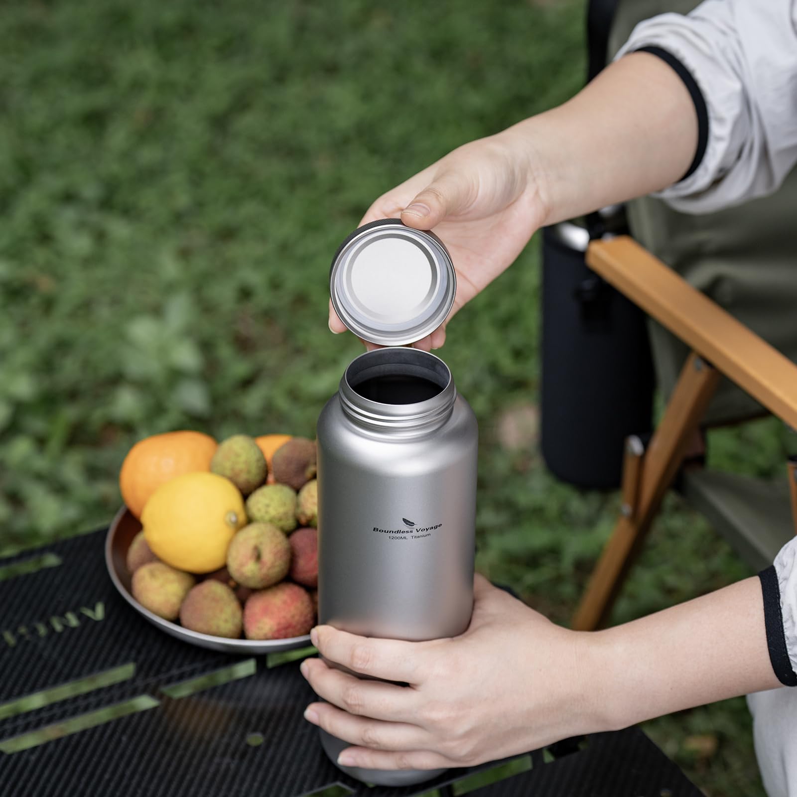 Titan Wasserflasche 1.2L breite Mundflasche große Kapazität Hydration Krügel tragbare Wasserkantine für Camping Wandern Radfahren Reisen Outdoor-Sport (TI LID-Ti3019D)