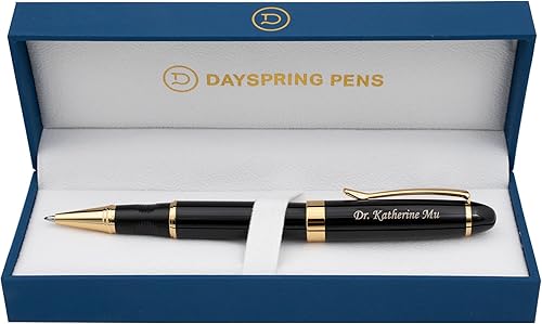 Dayspring Pens Bolígrafo de punta redonda Alexandria grabada con caja de regalo, acabado negro y borde dorado. Grabado con un nombre o mensaje
