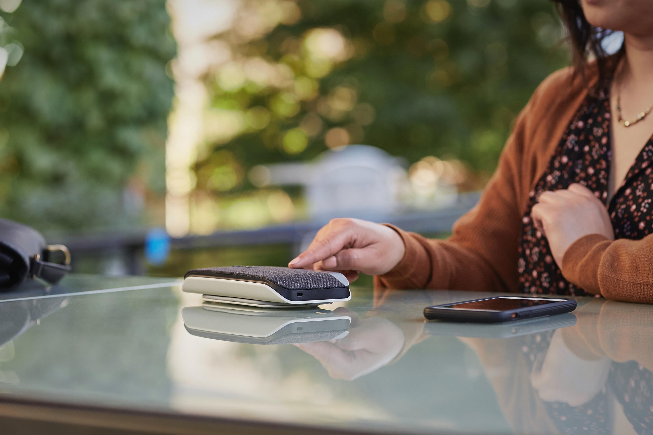 Poly Sync 20+, Vivavoce per Conferenze Senza Filo, Connessione Bluetooth 5.1, USB-A e USB-C, Audio Riduzione Rumore ed Eco, Autonomia 20 Ore, Adatto per Teams, Compatibile con Windows e macOS, Nero