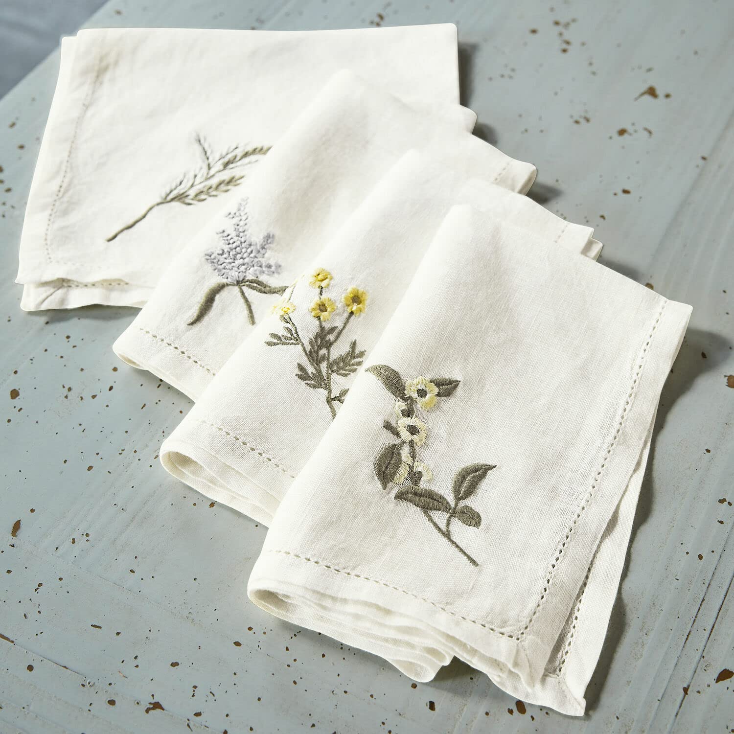 LOBERON Serviette 4er Set Lentilly, weiß/bunt | handbestickt mit Blumen- und Pflanzenmotiven, reizende Lochstickerei am Saum, Tischwäsche, Ostern, Ostertextilien, Leinen