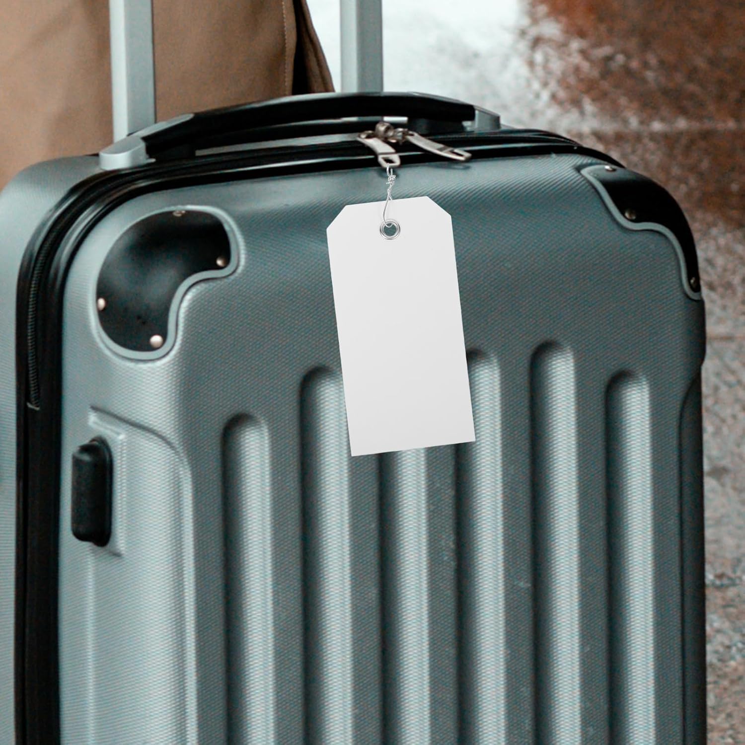 100pcs Blank Writable PVC Shipping Tags with Wire Luggage Identifier Labels 6x12cm White String Tags for Suitcase and Backpack Air Travel Packaging