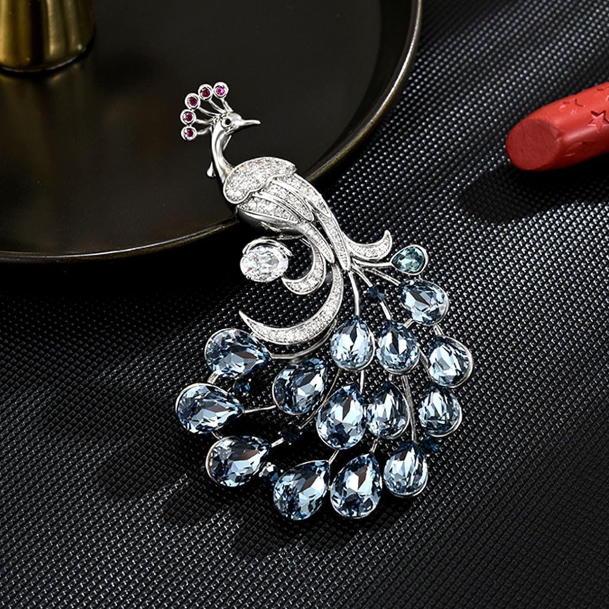 Cute Animal Rhinestone Brooches Gold Brooch Pin for Women Brooches Lapel Pin Dress Jewelry Accessory