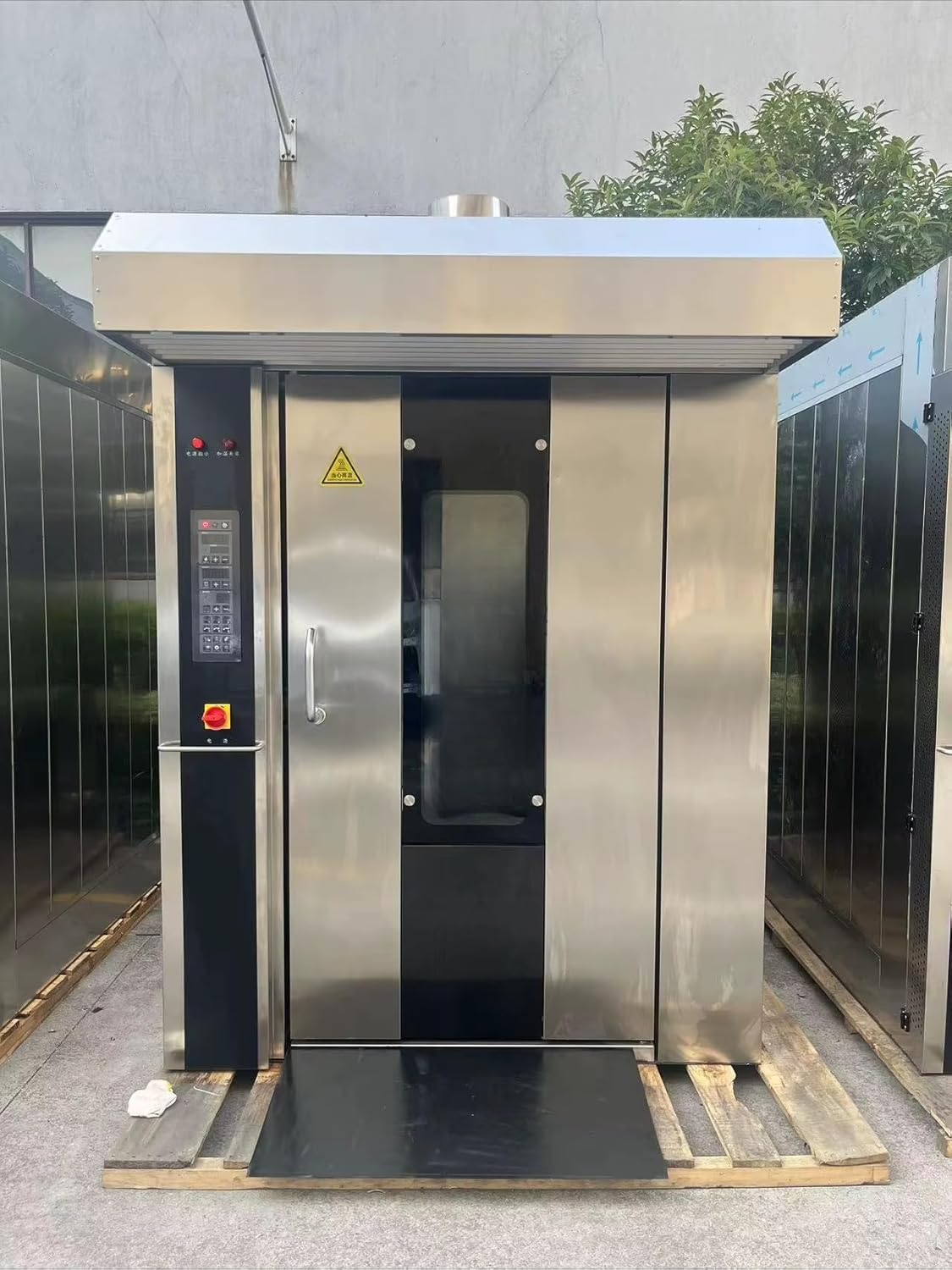 Commercial Convection Oven with Reliable Temperature Control, Even Baking Results, Multi Level Rack Space for Food Service Kitchens, Bakeries and Catering Businesses