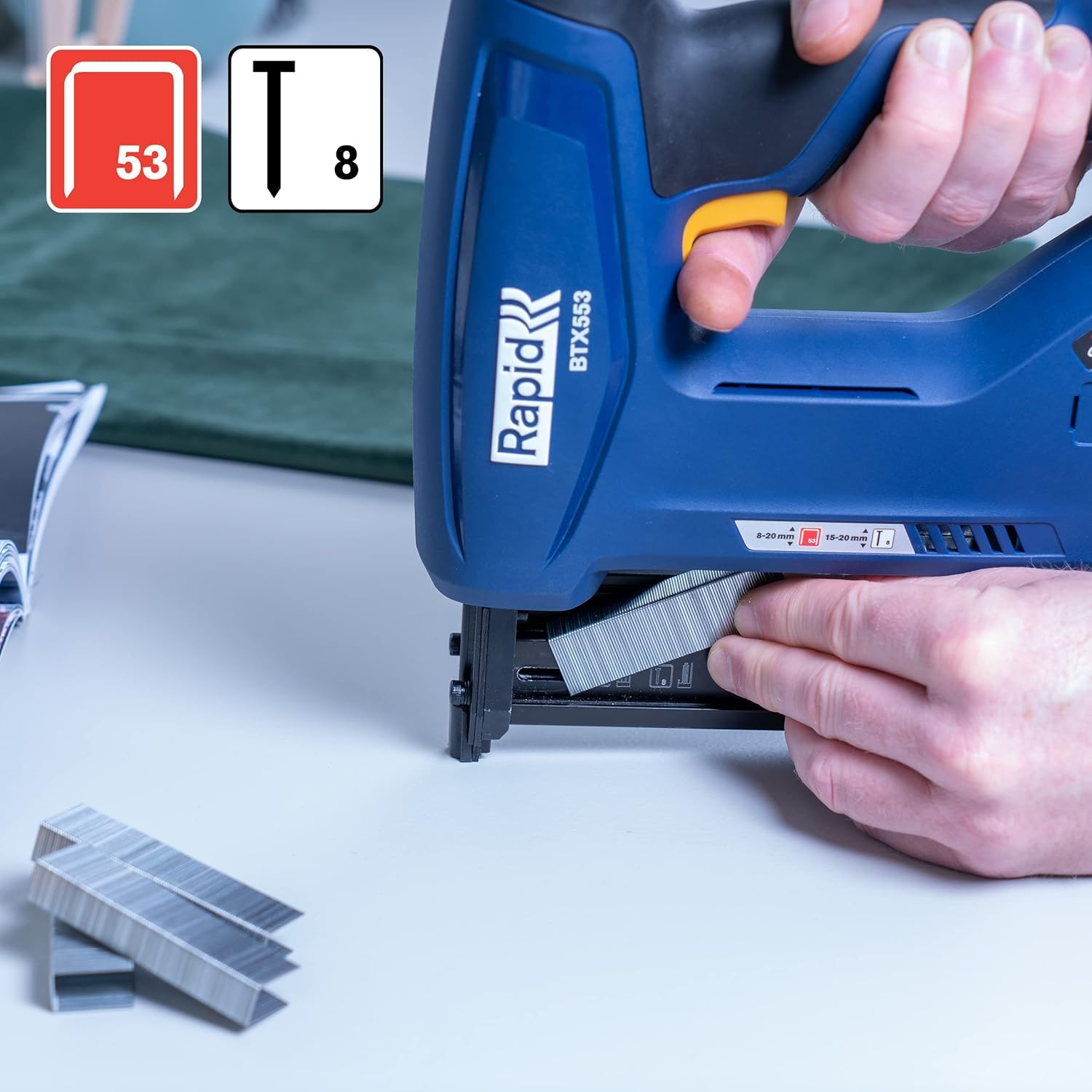 Rapid BTX553 - Agrafeuse Murale 18V POWER FOR ALLIANCE, Agrafeuse Électrique Sans Fil à Batterie pour Agrafes N°53 à Fil Fin & Pointes N°8 - avec Batterie 2,5 Ah/Chargeur/Malette Inclus (5001506)