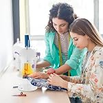 Mini Sewing Machine Easy Sewing Machine for Beginners Electric Sewing Machine Portable Small Sewing Machine with Light Sewing Device with Sewing Kit for Household Use Travel Adults Kids DIY