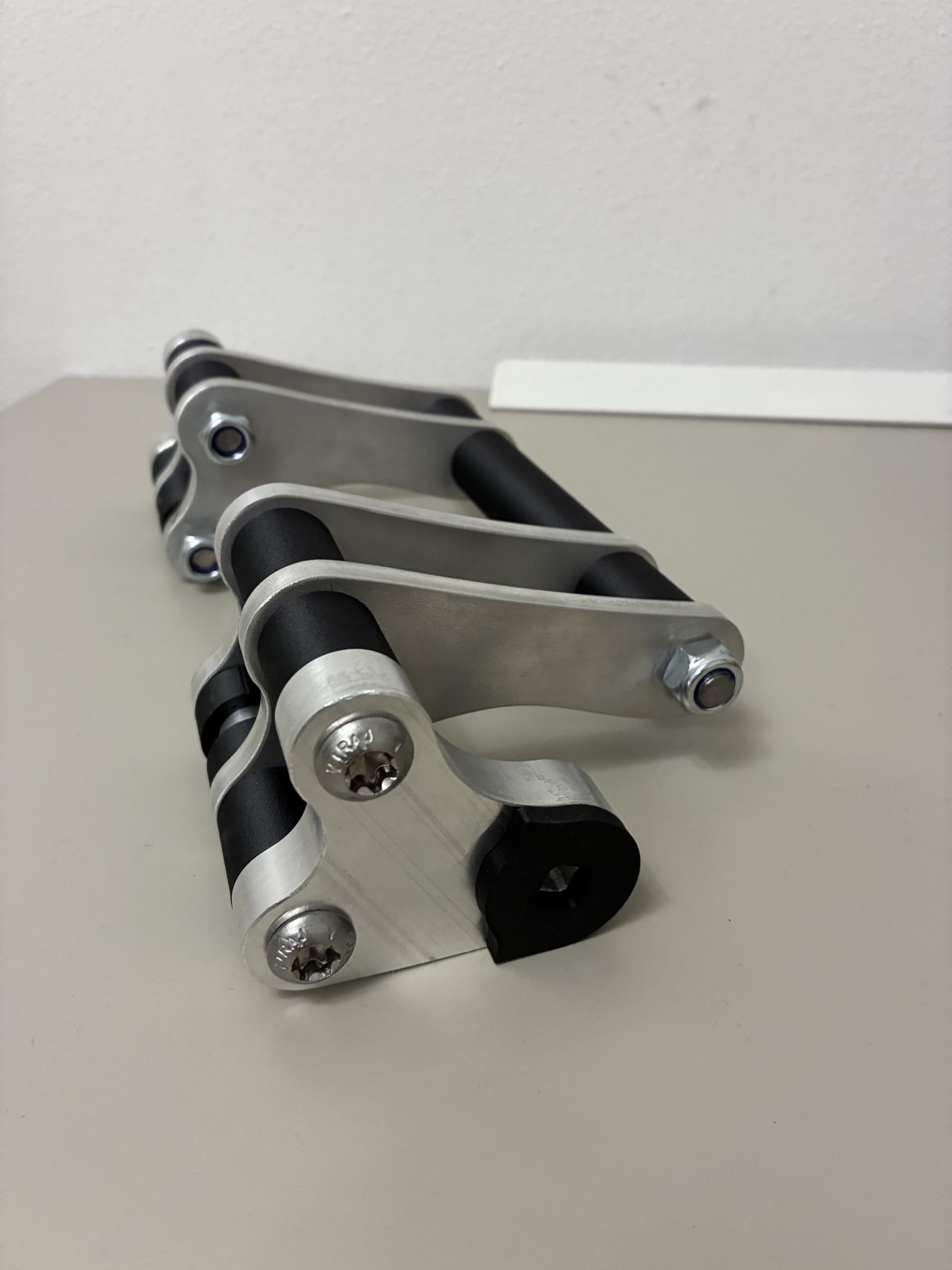 telaietto per dritto staffe reggiblocco minarelli orizzontale supporto motore alluminio cnc per Phantom f12, Aprilia SR, Aprilia Rally, Jog, Aerox, Beta Ark carburatore verso ruota