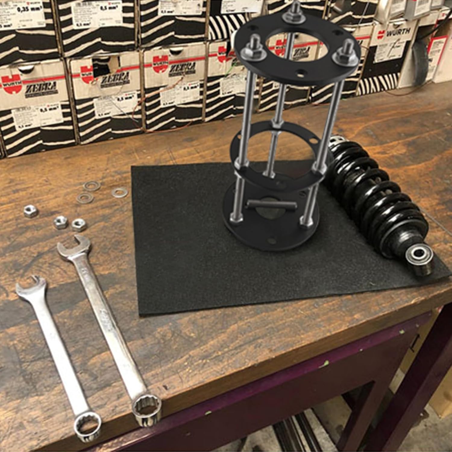 Strut Compressors Shock Spring Compression Tool For Harley M8 Shock Extensions Lift Kits Softail Lowering Kit Low Rider S Street Bob Fat Boy Fat Bob Breakout Sport Glide Deluxe pre-load adjuster