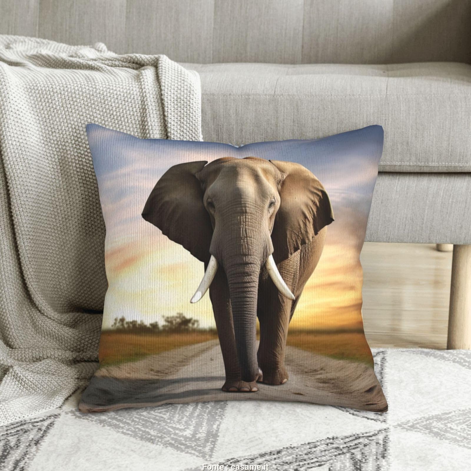 Coussin éléphant en velours côtelé pour créer un coin lecture cocooning dans votre salon