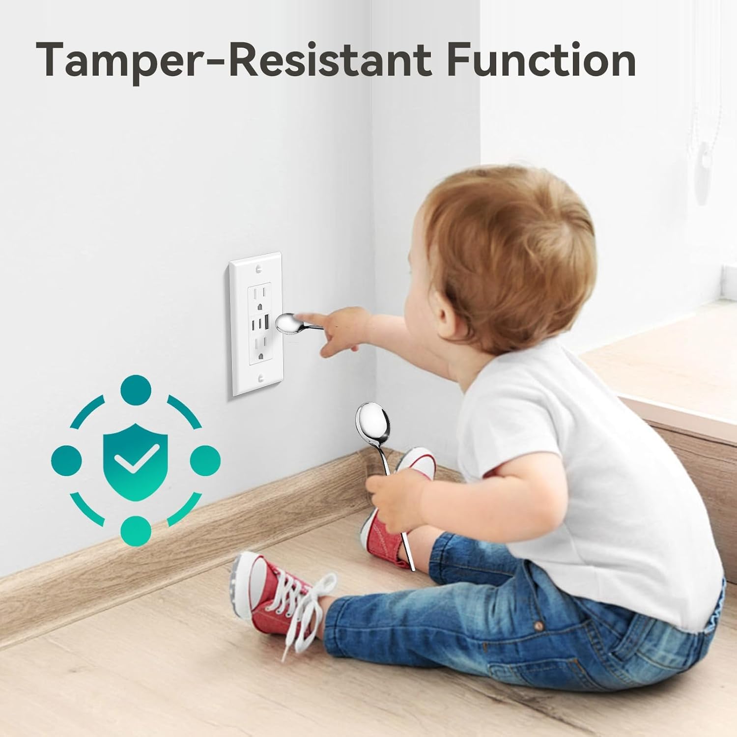 Child attempting to insert spoon into tampчыдамдуу розетка