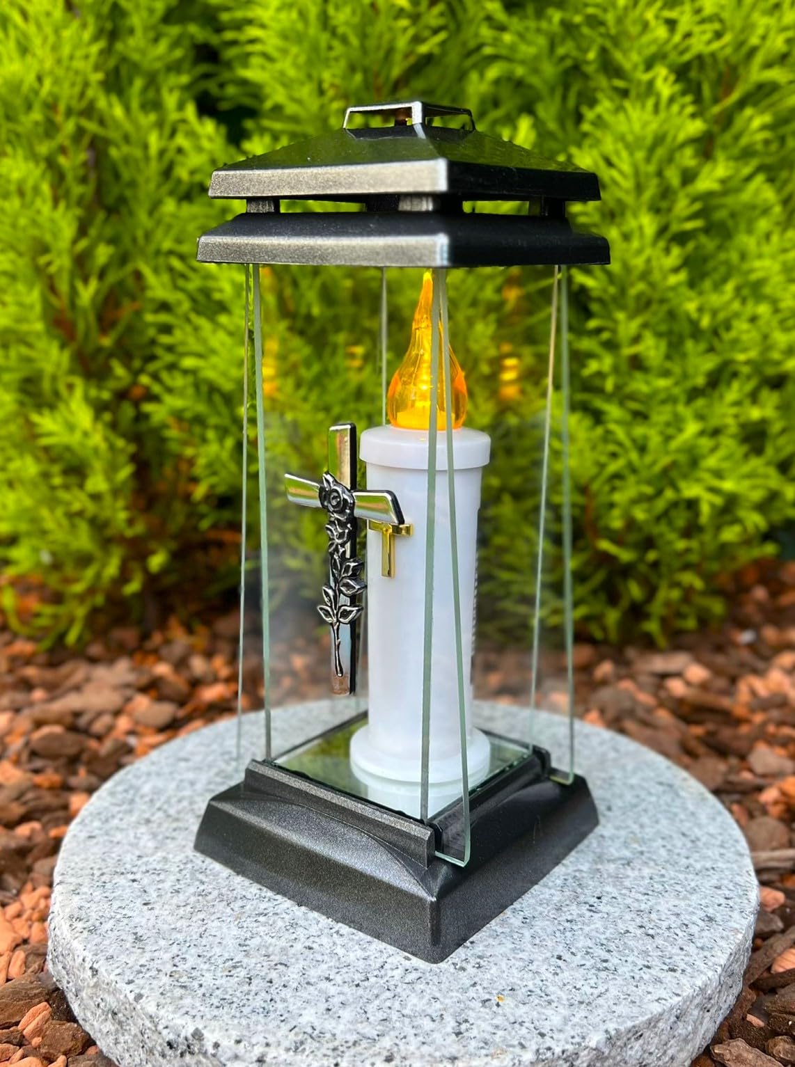 Grablaterne Mit Kreuz – Silber, 29 Cm Hoch, Aus Kunststoff & Glas, Inkl. Kerze, Für Den Außenbereich