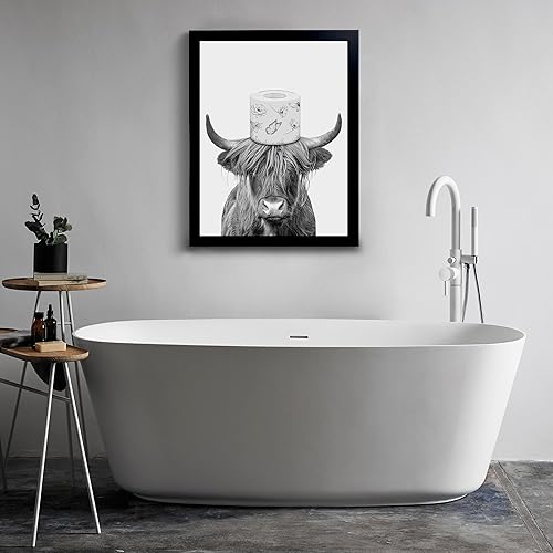 Vista 15 de YongArt Decoración de baño enmarcada en negro, divertido arte de pared de vaca de las tierras altas en bañera, 8 x 10 pulgadas Arte de pared de vaca