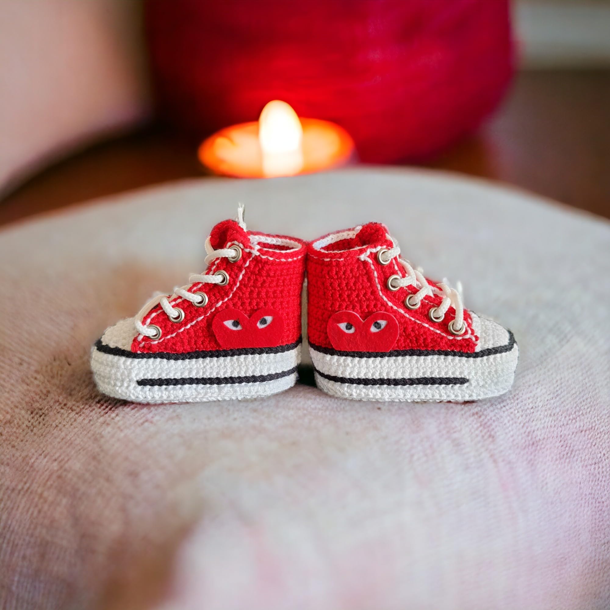 Handgefertigte Personalisierbare Baby Sneaker Booties - Gehäkelte Erstlingsausstattung & Krankenhaus Nachhausegeh-Outfit - Weiche Gestrickte Willkommensgeschenke zur Geburt & Babyparty - Rot