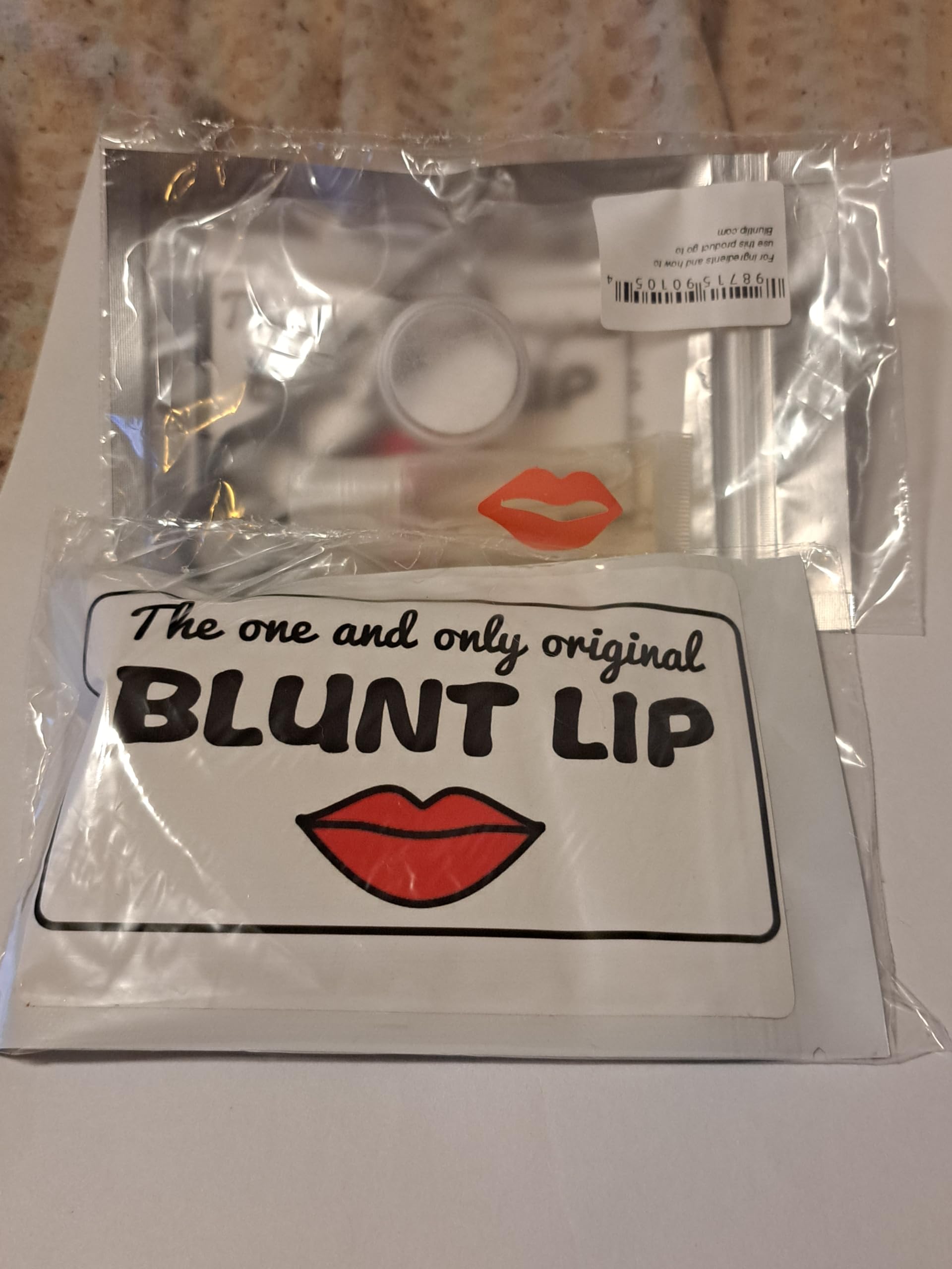 Amazon.com : Bluntlip Powder for Removing Lip Stains from Smoke, 10 Min  Application, using your saliva/last a week : Beauty & Personal Care