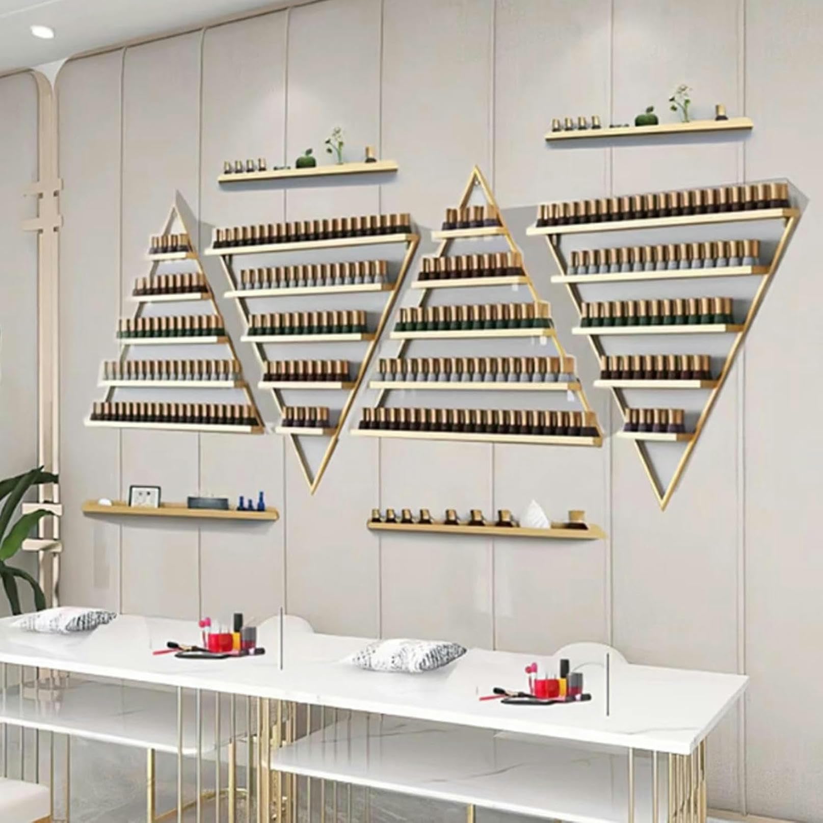 Rangement vernis à ongles mural pour éviter le désordre des flacons de manucure