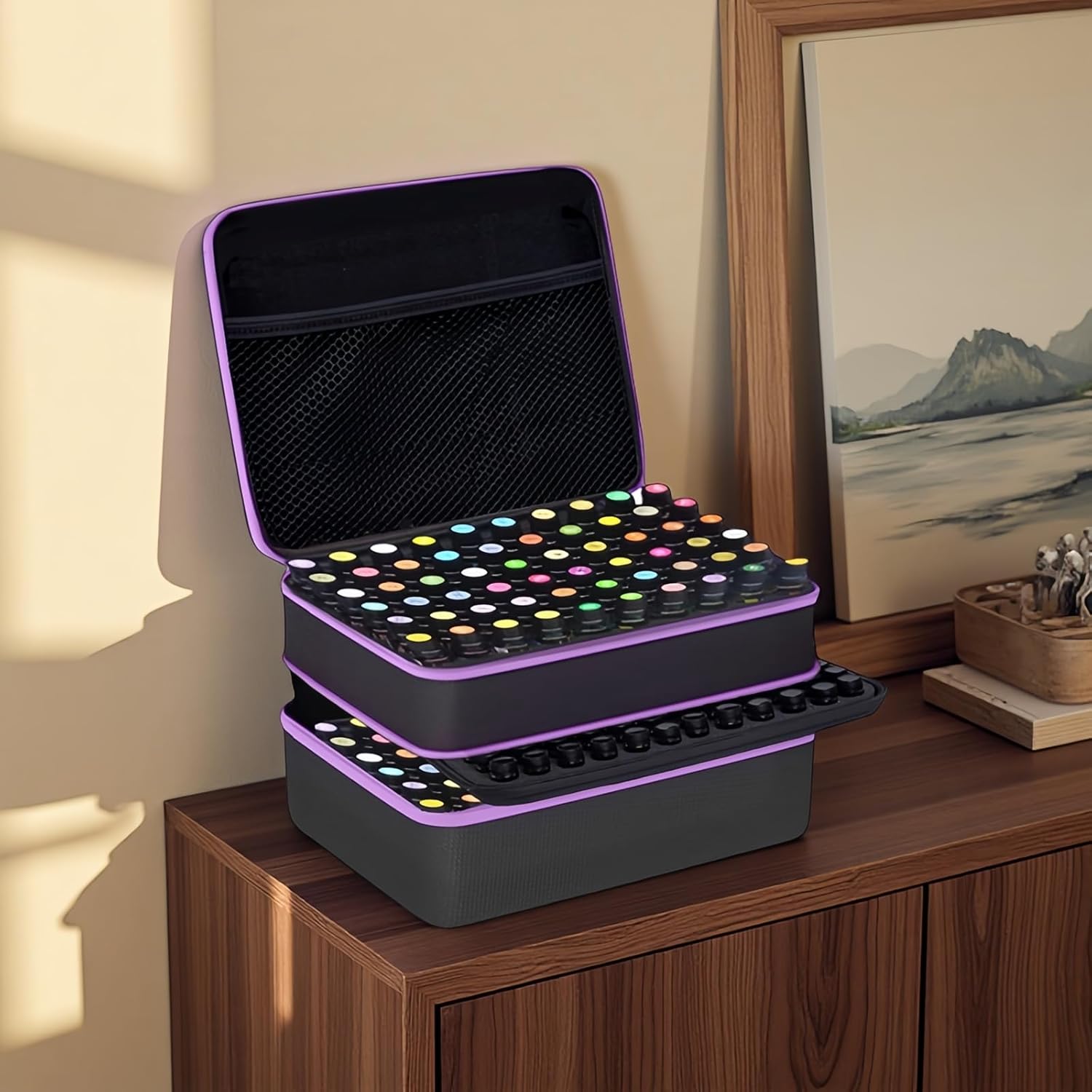 204 bottles of EVA essential oil storage box with a hard shell exterior oil storage bag, capable of holding 1-3 ml, 5 ml, 10 ml, 15 ml of essential oil. The hard shell is shockproof