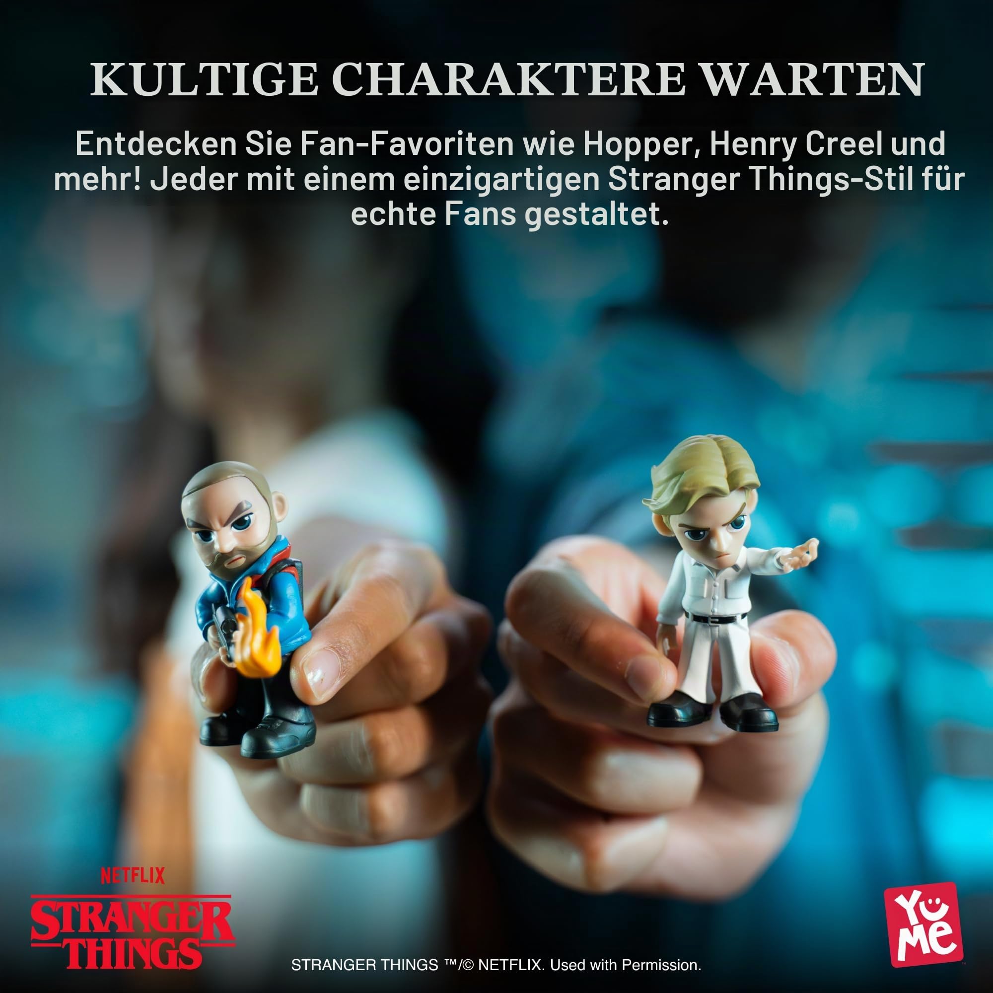 YuMe - Stranger Things Blind Box, 1 von 8 Mini Figuren mit Walkie-Talkie, Sammelfigur mit Display-Stand, Netflix Merch für Fans der Serie