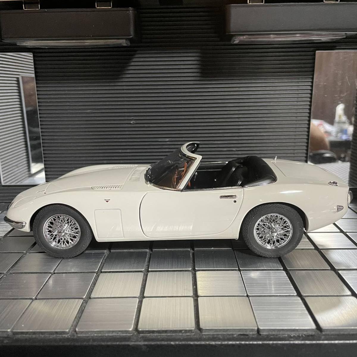激レア絶版　トヨタ2000GT 1/18 オートアート007は二度死ぬ 激レア絶版 トヨタ2000GT 1/18 オートアート007は二度死ぬ