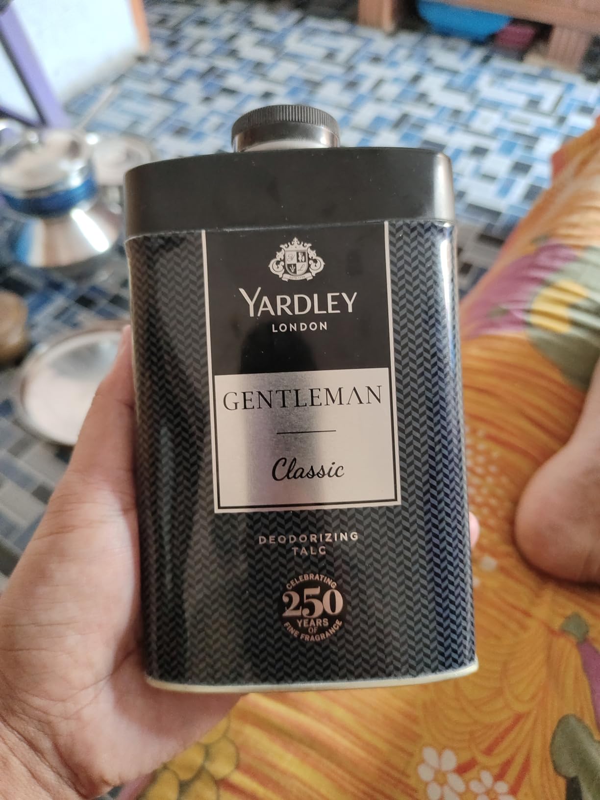Gentleman Classic deodorizing Talc 250g – Yardley London India
