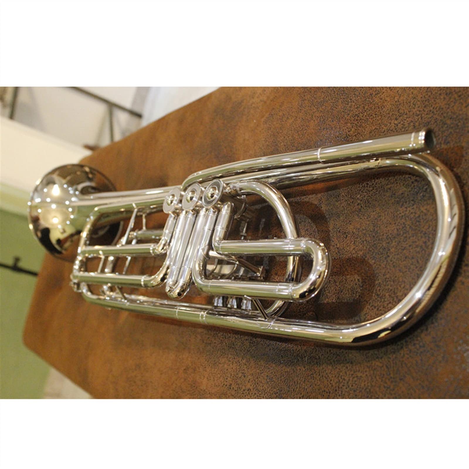 Instrumenty Muzyczne Do Trąbki Basowej Bb Z Futerałem Ustnik Żółty Korpus Z Mosiądzu Lakier Niklowany Posrebrzany początkujących trąbka