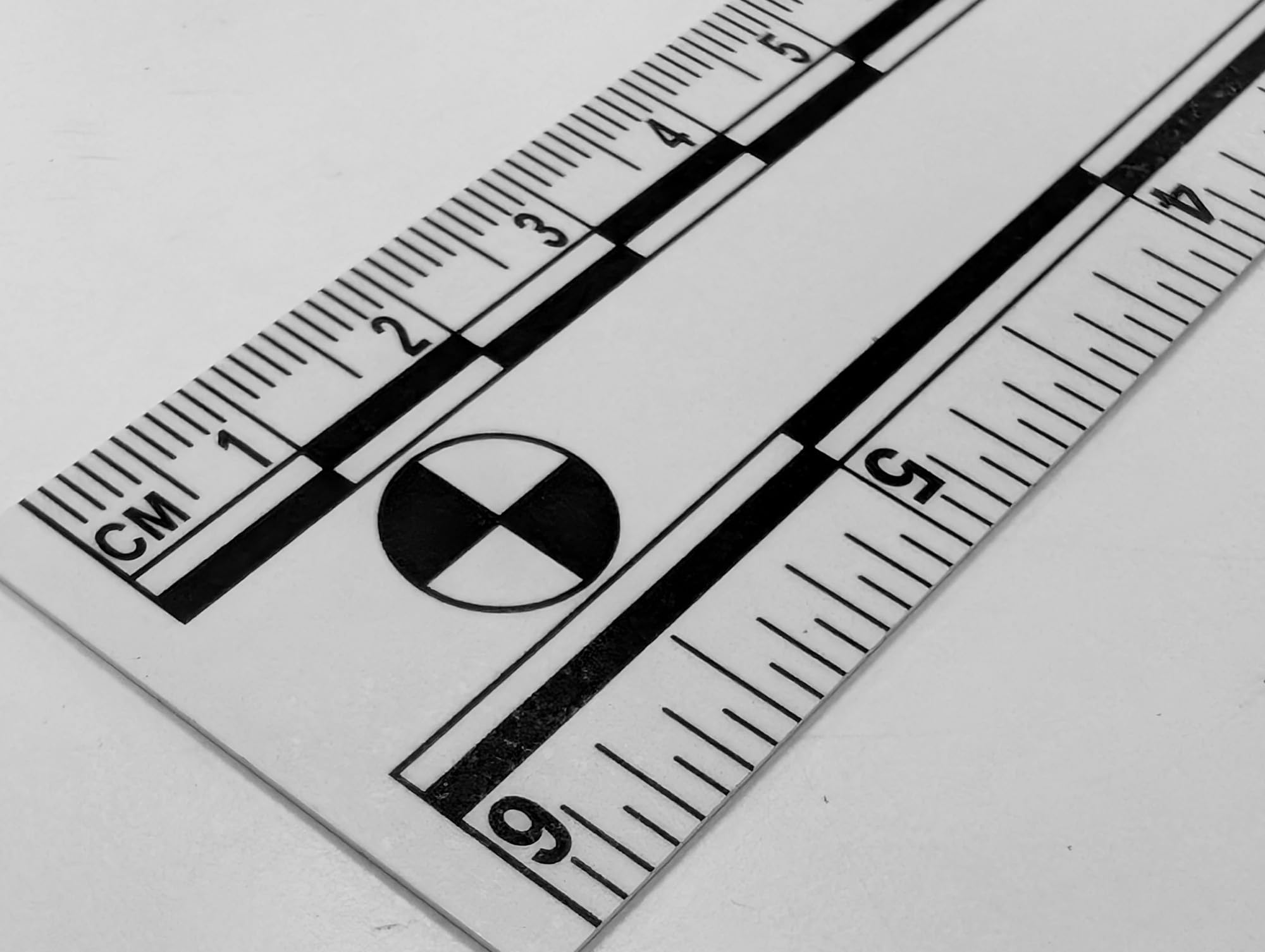 Crime Scene Báscula profesional de fotografía de evidencia, paquete de 10, reglas de vinilo de 15 cm con círculos de referencia, doble medida (blanco)