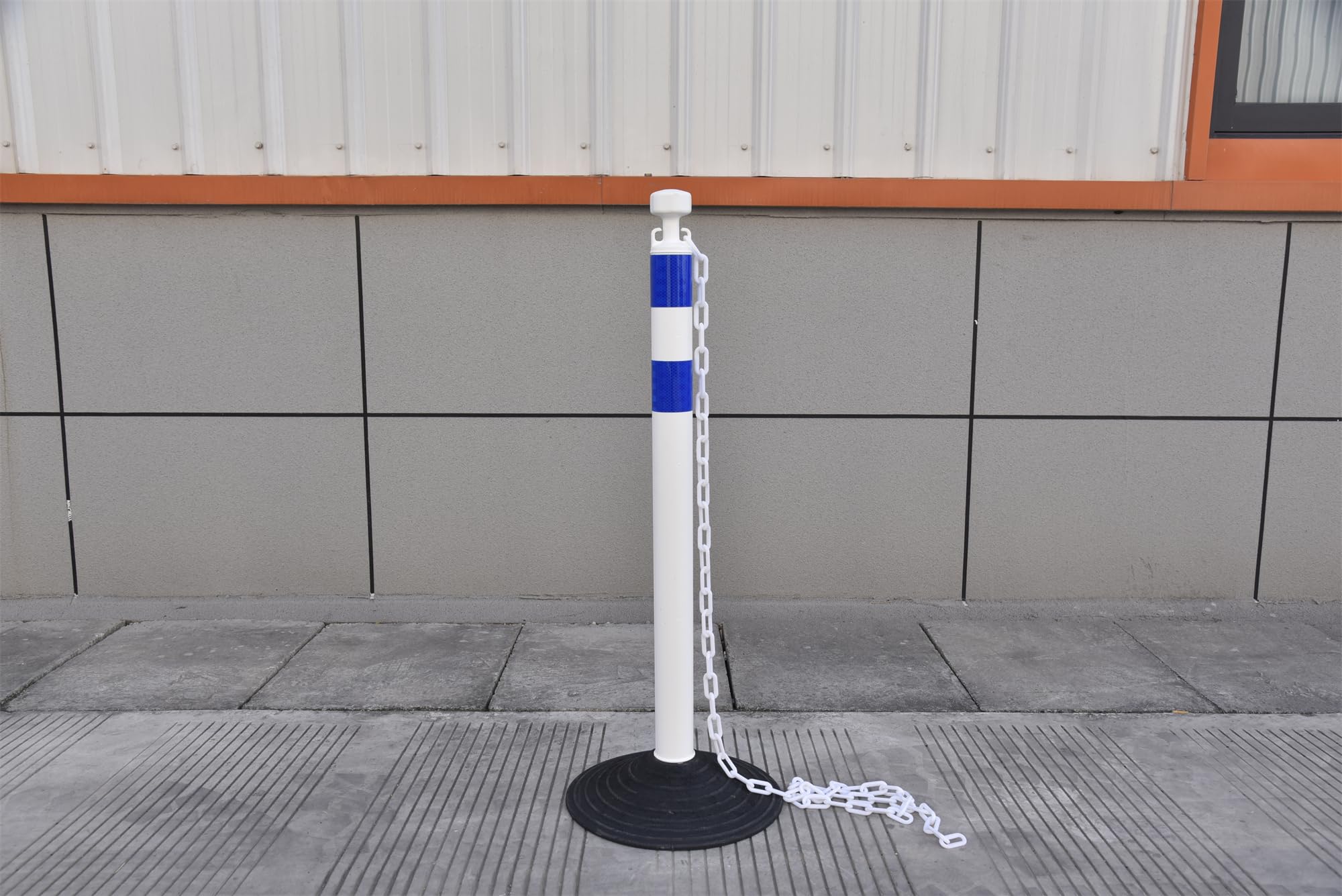 Set de 6 postes de seguridad de 99,6 cm con cadenas de plástico de 2 m, portátiles, para delimitación de áreas, obras, parkings y eventos (Blanco y azul)