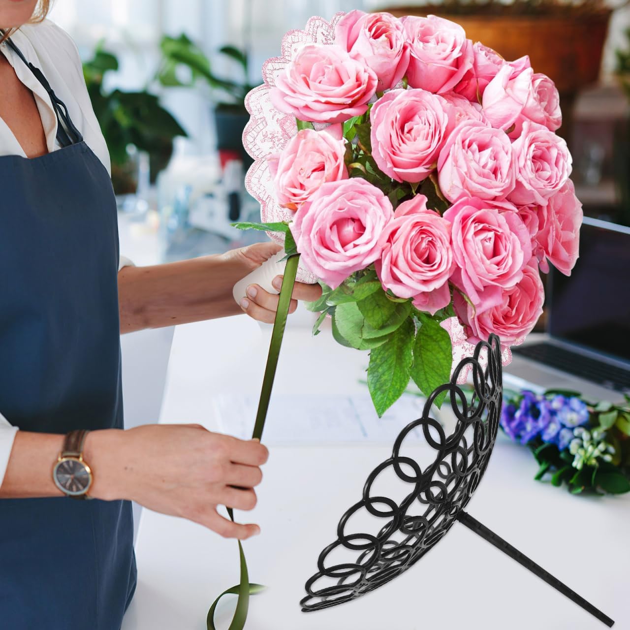 VILLFUL 5Pcs Plastic Bouquet Holder 26 x 26 x 15cm Portable Flowers Packaging Tools Bouquet Rack Fixed Stand for Floral Arrangements Black Florist Supplies