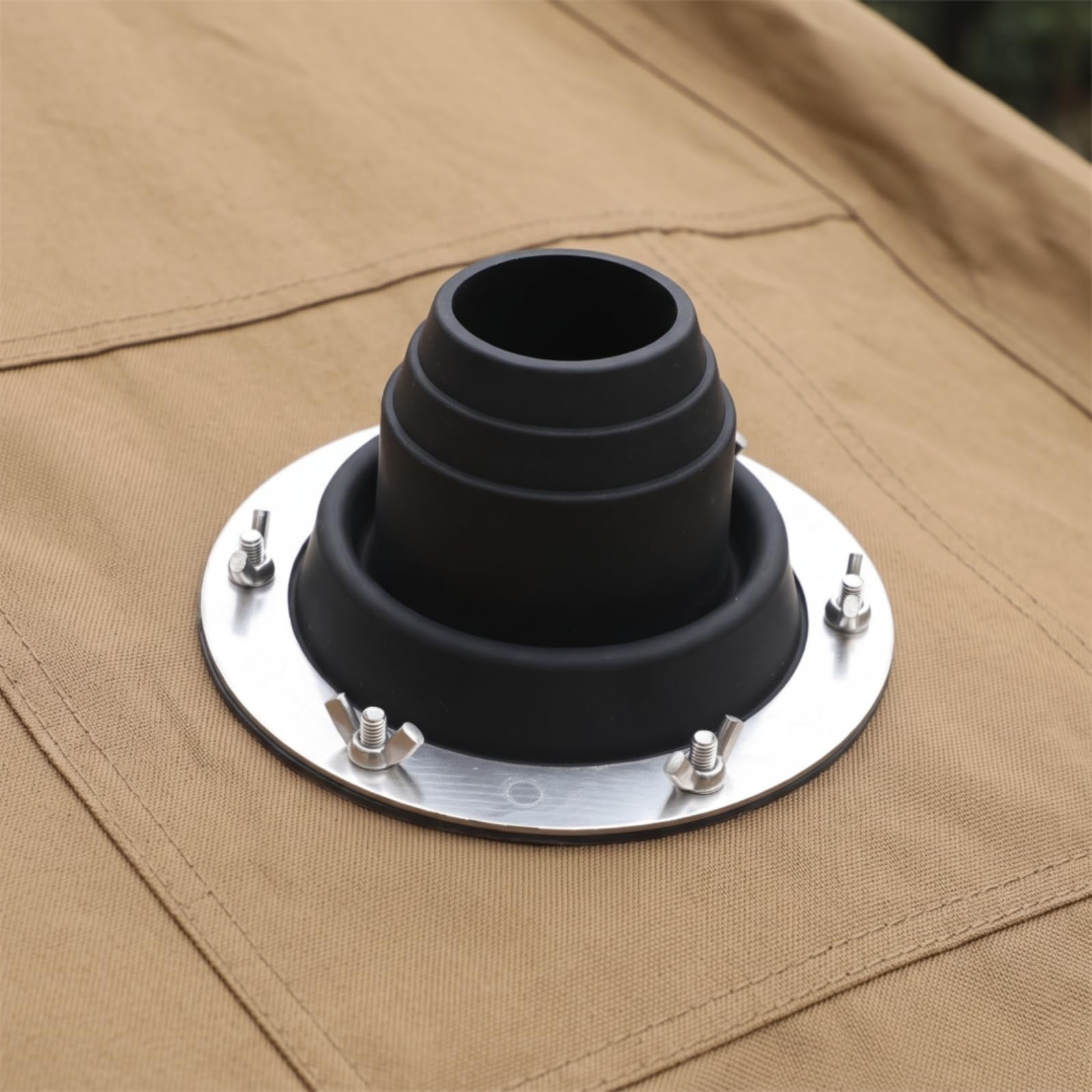 Protector Chimenea con Brida Acero Inoxidable Aislante para Conducto Estufa Camping Resistente al con Tuercas y Sellado Firme para Tiendas Exterior, Negro, Estándar