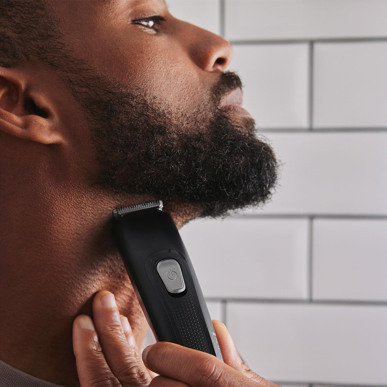Remington The Works MB905 Kit de tondeuse à barbe avec lames en céramique avancées (kit de 6 pièces : tondeuse à barbe et tondeuse de précision avec peigne à chaumes, tondeuse nez et oreille,