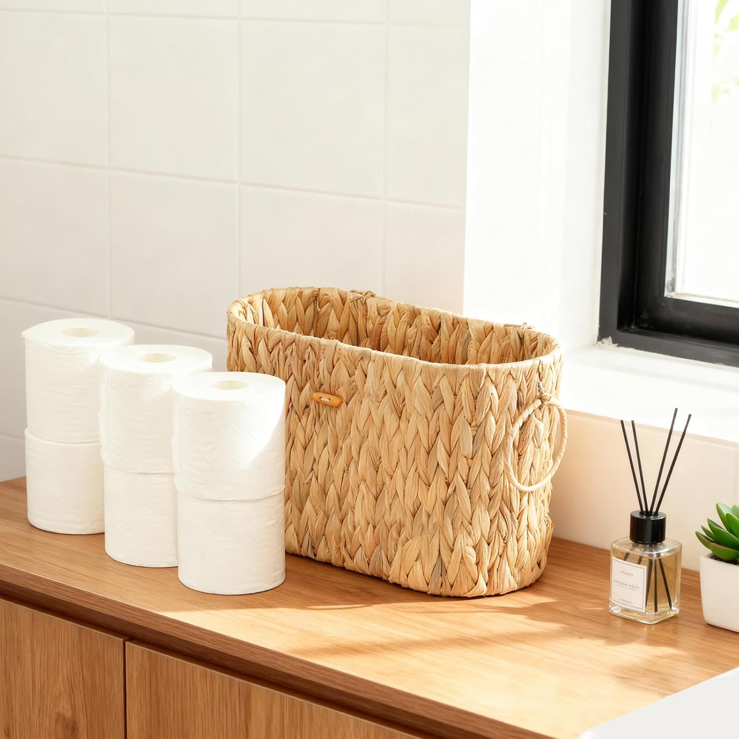 Toilet Paper Storage Basket, Water Hyacinth Toilet Paper Holder with Lid, Wicker Storage Basket with Built-in Handles for up to 6 Mega Rolls, Wicker Baskets Bathroom Accessories Organizer