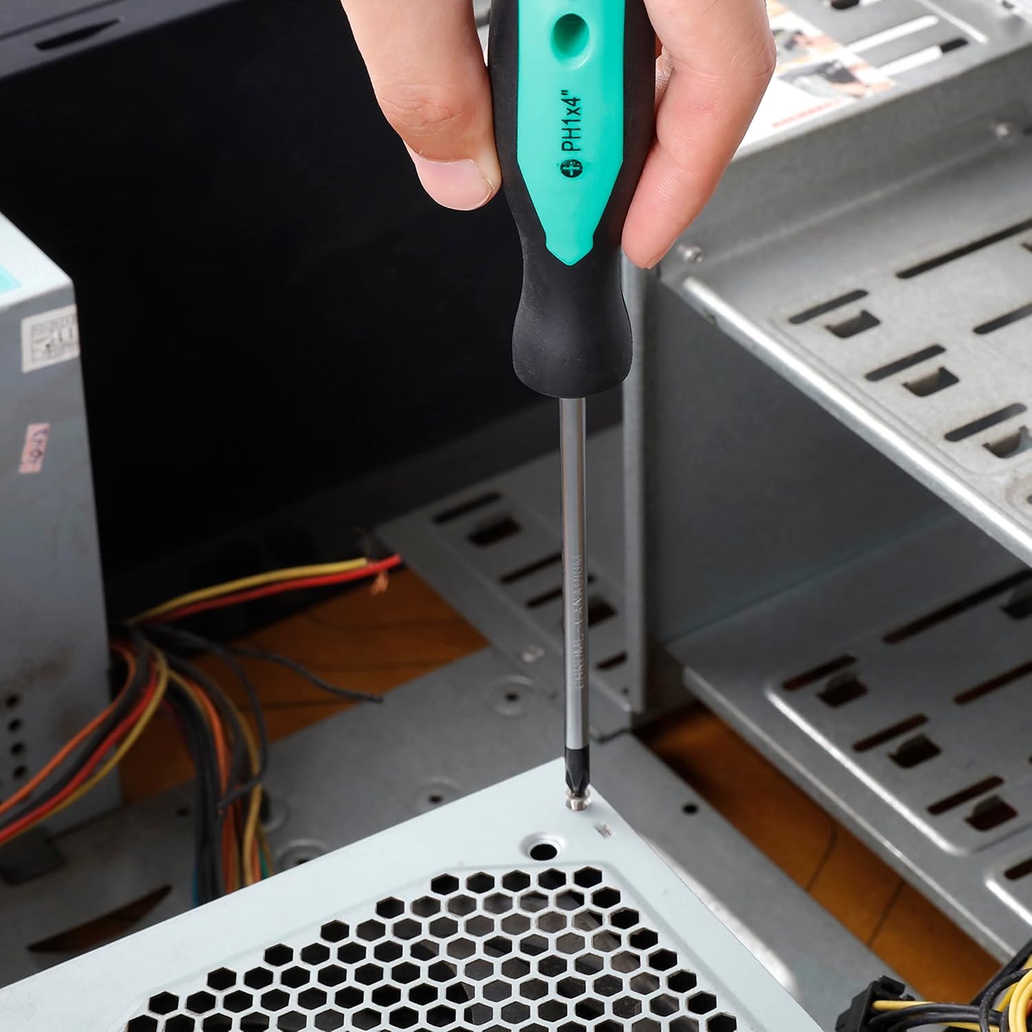 Amazon Basics Magnetic Screwdrivers Set, 12-Piece, Phillips, Slotted, Torx, Square, and Stubby with Non-Slip Handle, Hand Tools Set, Turquoise - Image 9