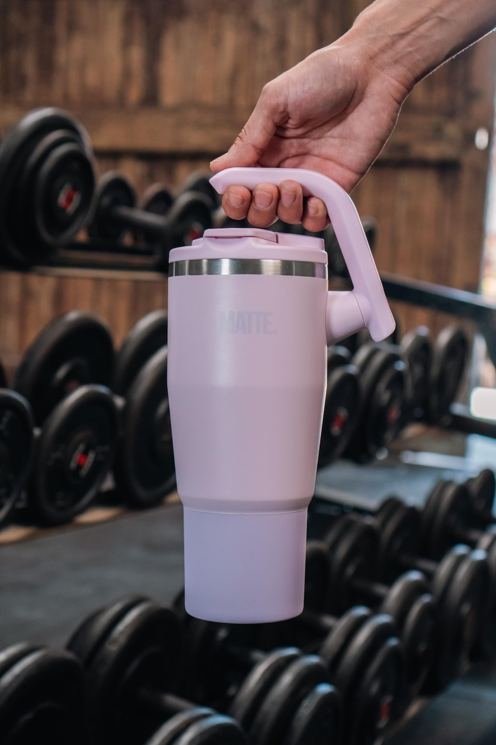 Matte Becher mit Griff und Strohhalm – auslaufsicherer Becher – isolierter Becher – Edelstahlbecher – Heiß- und Kaltbecher (Rosa, 907 ml)