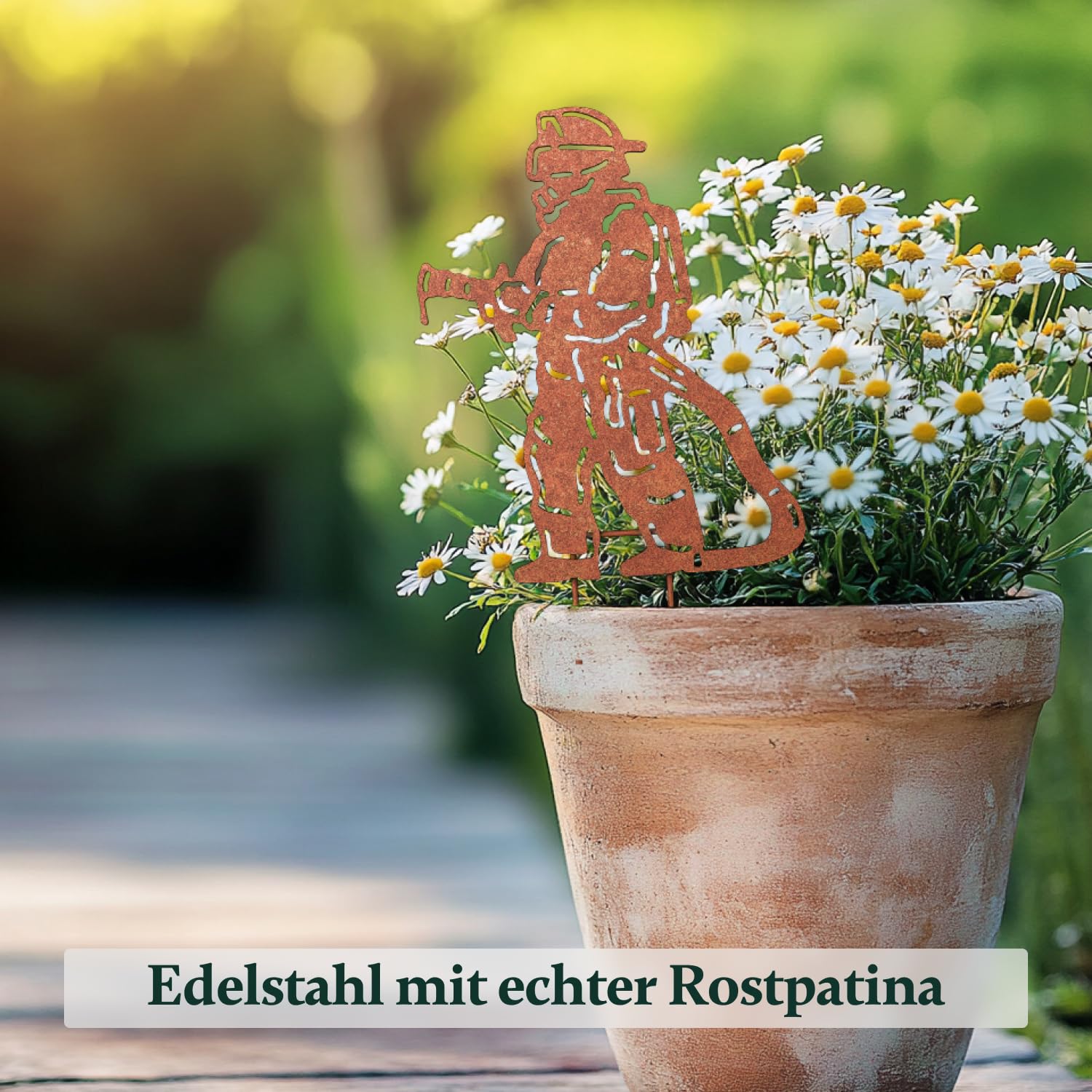 VERDOBA Feuerwehrmann Gartendeko Rost - Feuerwehr Geschenke für draußen - Feuerwehr Deko mit Rostpatina - Deko Feuerwehr Gartenstecker - Rostdeko Gartendeko - Rostdeko für Garten, Balkon & Terrasse