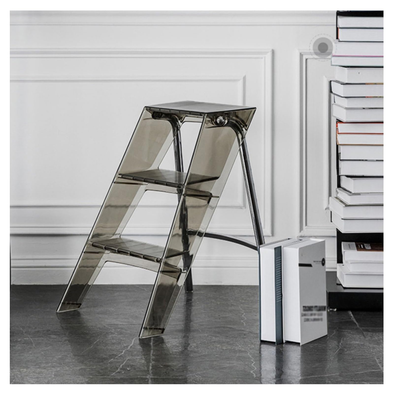 Tabouret échelle en acrylique pour éviter les chutes à la maison