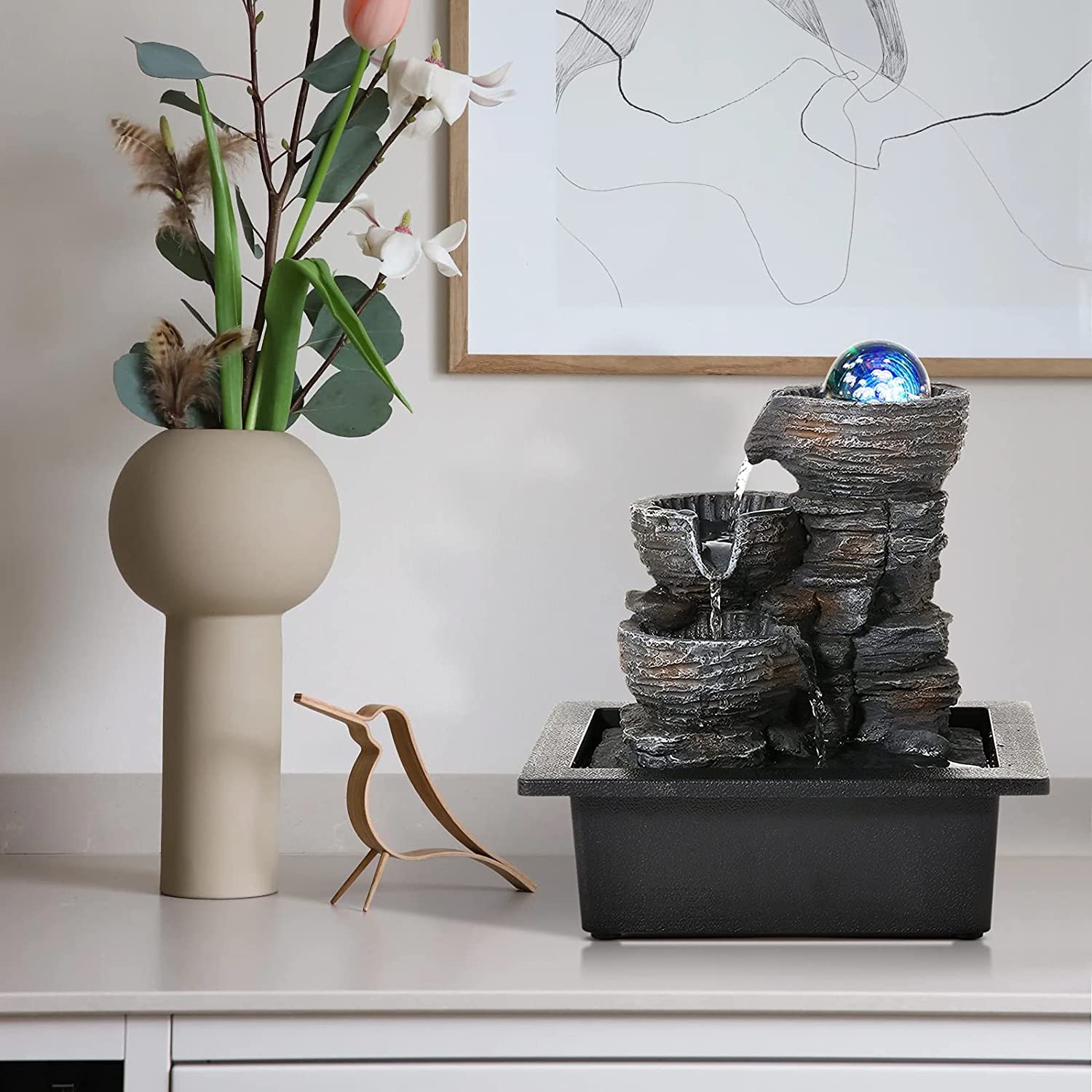 Dyna-Living Zimmerbrunnen Tischbrunnen mit Rollender Kugel, Brunnen Polyresin Springbrunnen LED-Beleuchtung Mehrfarbig, Tischplatte Wasserbrunnen Wasserfall Brunnen, 26 * 23 * 17.5cm