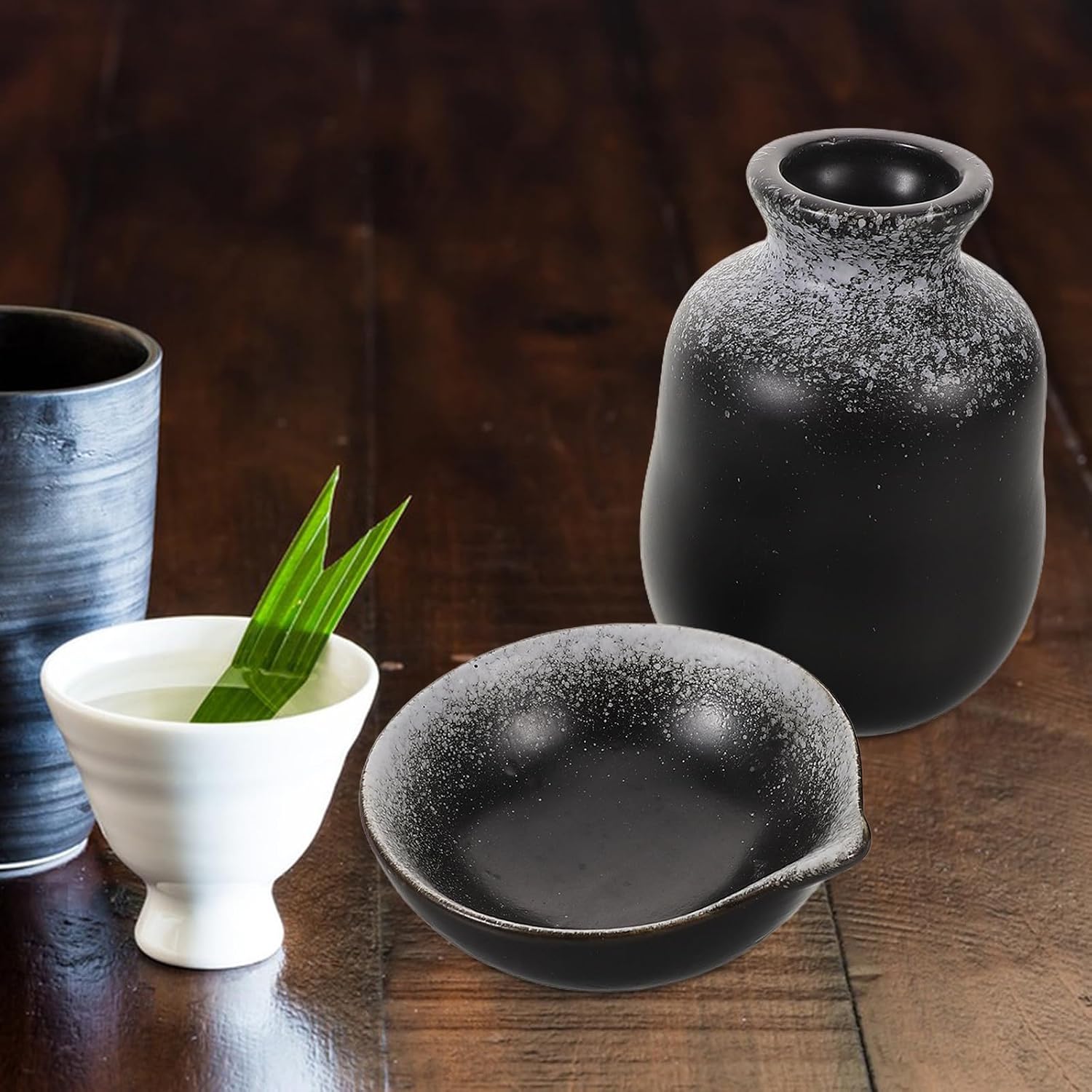 PRETYZOOM Ceramic Japanese Sake Set with 400ml Microwave Safe Tokkuri Bottle and Porcelain Sake Cups Minimalist Style Easy to Clean Traditional Pottery for Home Dining