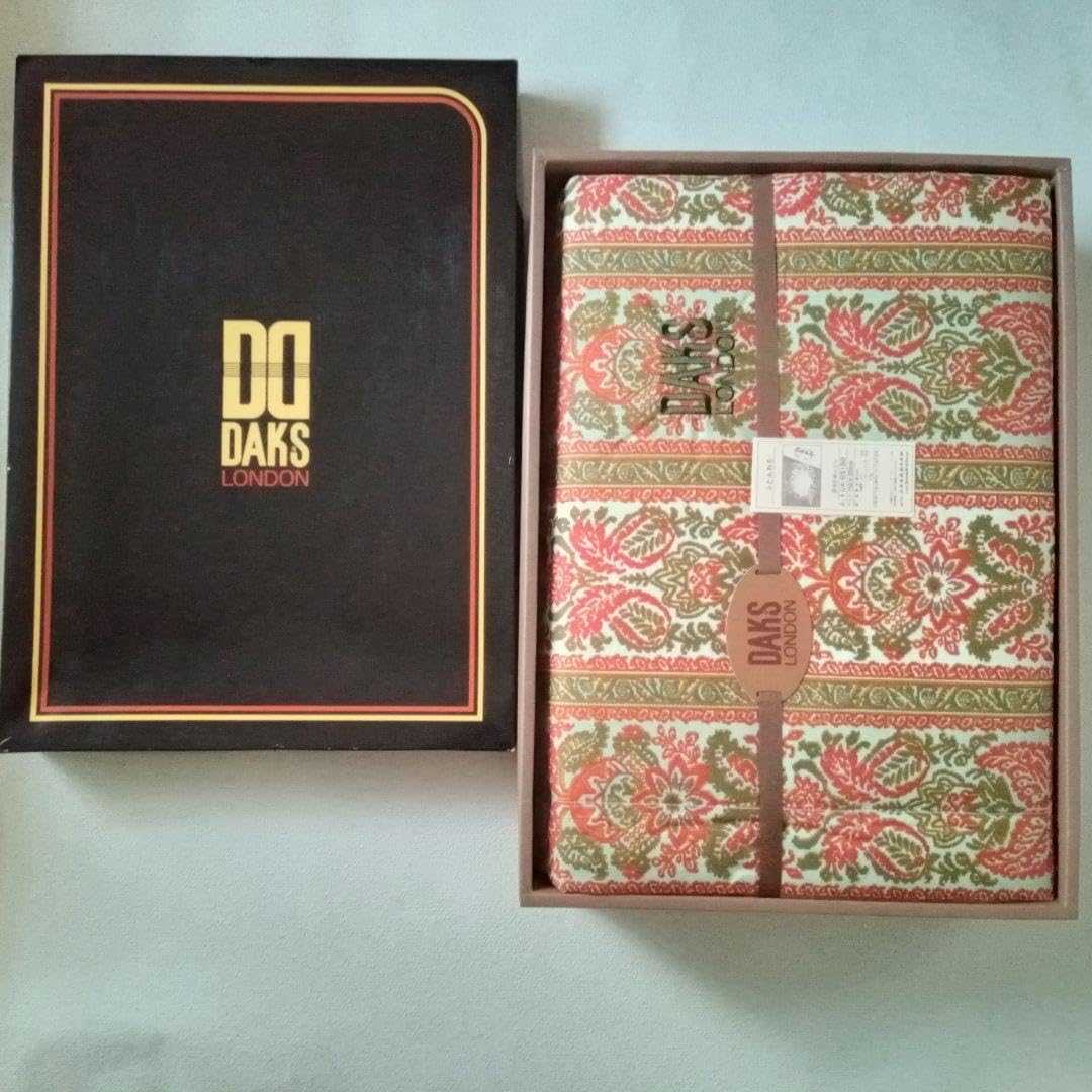 新品　DAKS 　羽毛肌掛け布団 150x200cm　ダウン70％フェザー30% DAKS 羽毛肌掛け布団 150x200cm ダウン70％フェザー30%