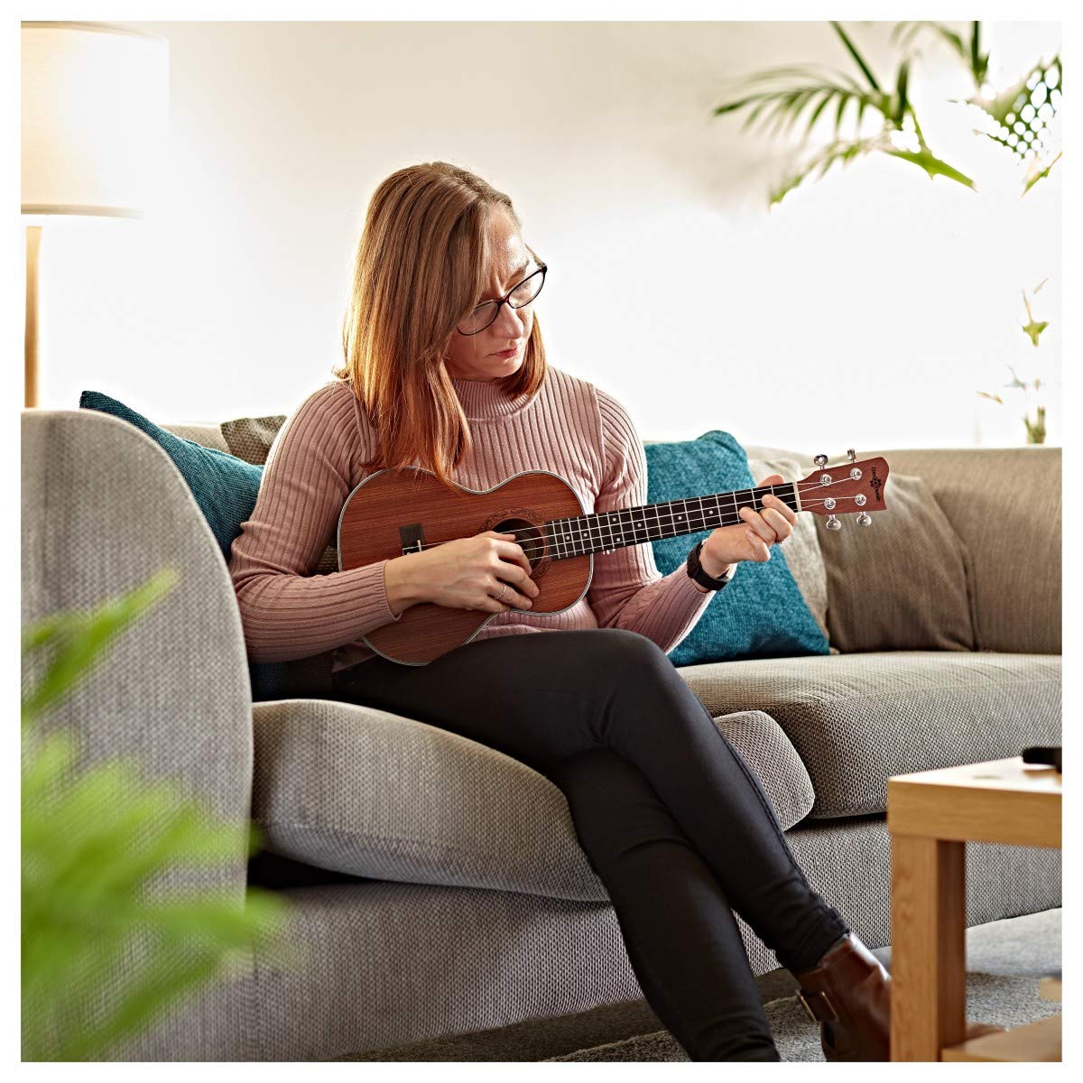 Ukelele Tenor de Sapeli de Gear4music | Tono Distintivo del Cuerpo de Sapele, Diapasón Liso de Tilo, Cuerdas Aquila Premium, Resonancia Tenor Rica y Plena