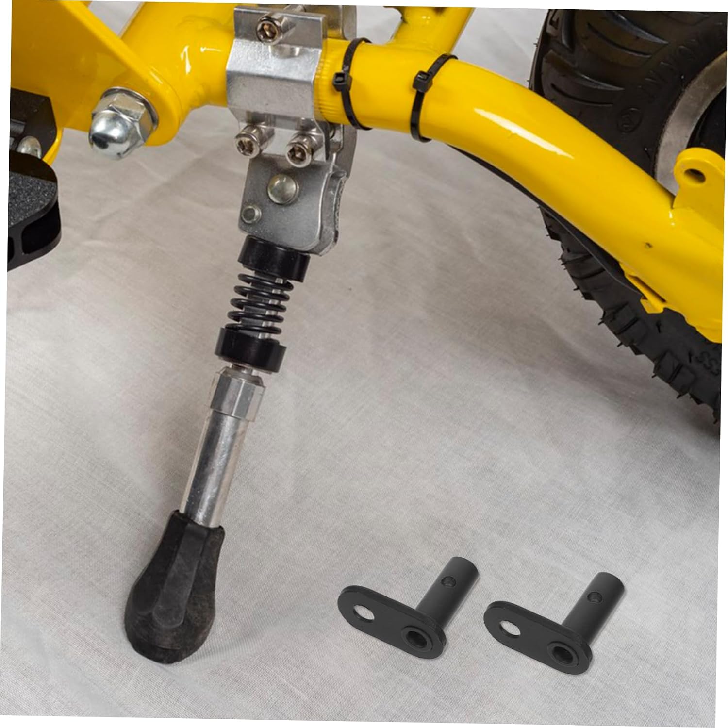 Outanaya Bike Trailer Coupler Attachment 2Pcs Bicycle Traction Head Hitch Connector for Kids Trailer Stable and Easy Install Compatible with Most Bikes 2.16X1.96X1.18In