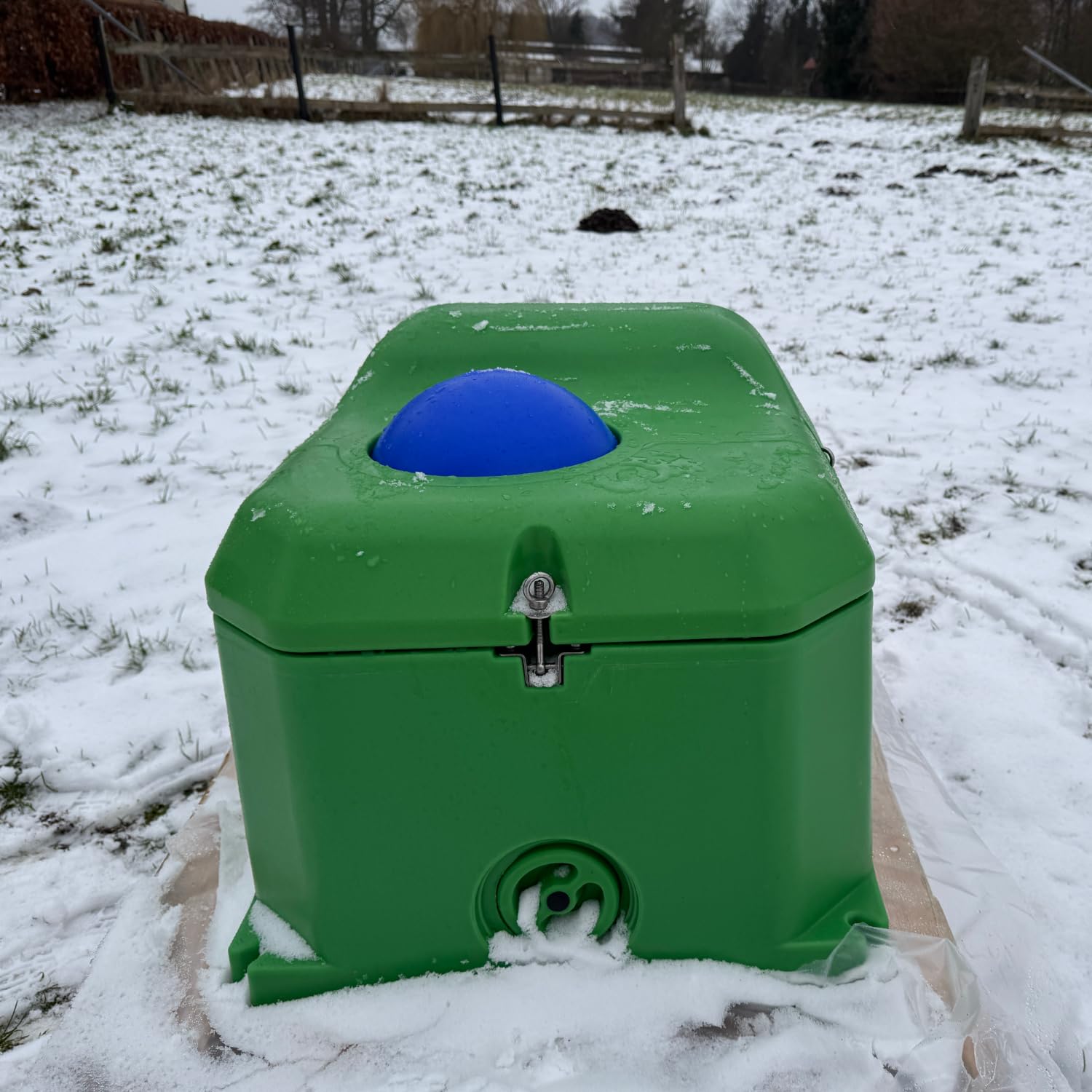 Balltränke 40L Frostsicher bis -15°C Stromlose Weidetränke Thermotränke für Pferde Rinder