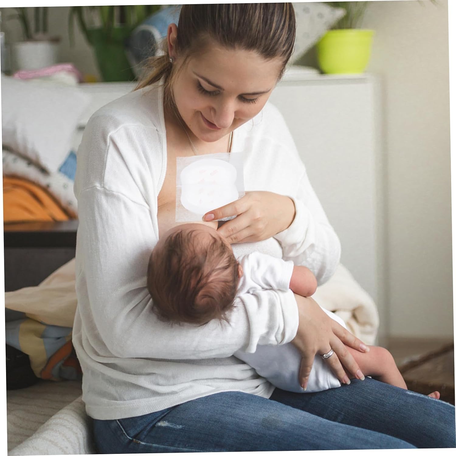 50pcs Disposable Breastfeeding Pads Super Absorbent Anti-Overflow Nursing Mats Soft and Breathable Breast Pads for Nursing Moms for Comfort and Leakage Protection