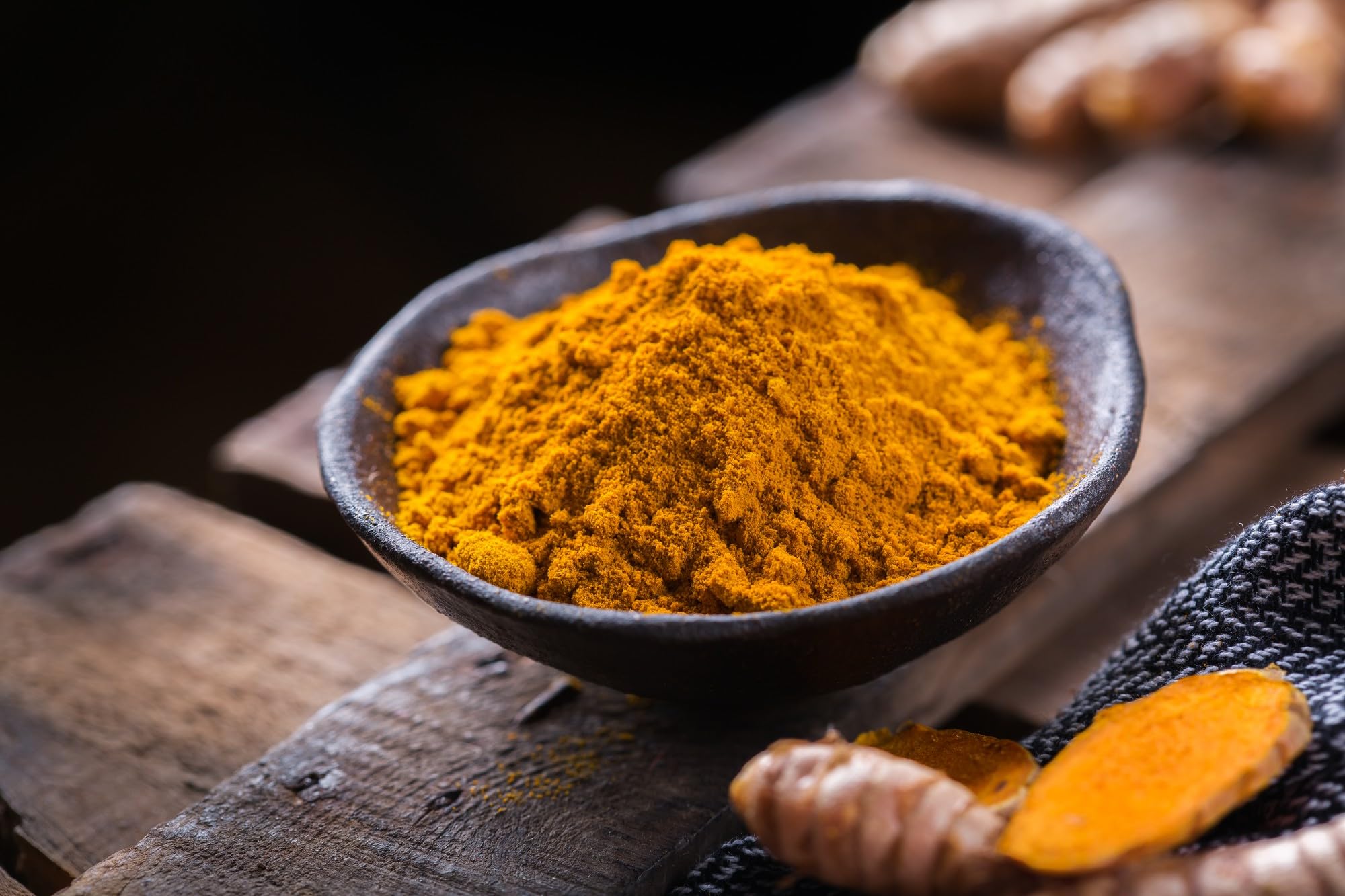 Natürliches Kurkuma im Eimer | Premium Kurkuma Pulver Frisch und aromatisch | Kurkumapulver Superfood für Gerichte und Smoothies (25kg)
