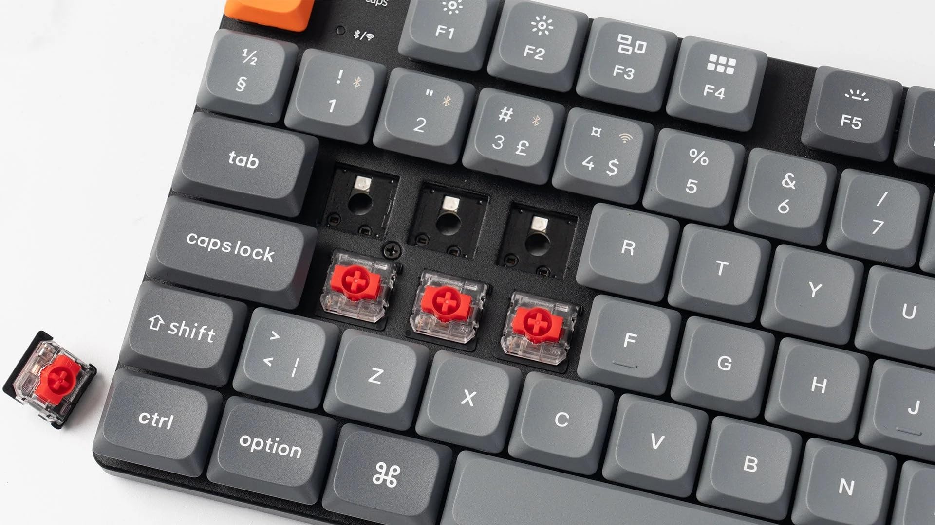 Keychron K5 Max Tastiera Meccanica Wireless – Layout Italiano QWERTY, Tripla Connessione (Bluetooth/2.4GHz/USB-C), Hot-Swappable, Compatibile con Mac/Windows/Linux - Switch Low-Profile Gateron Brown