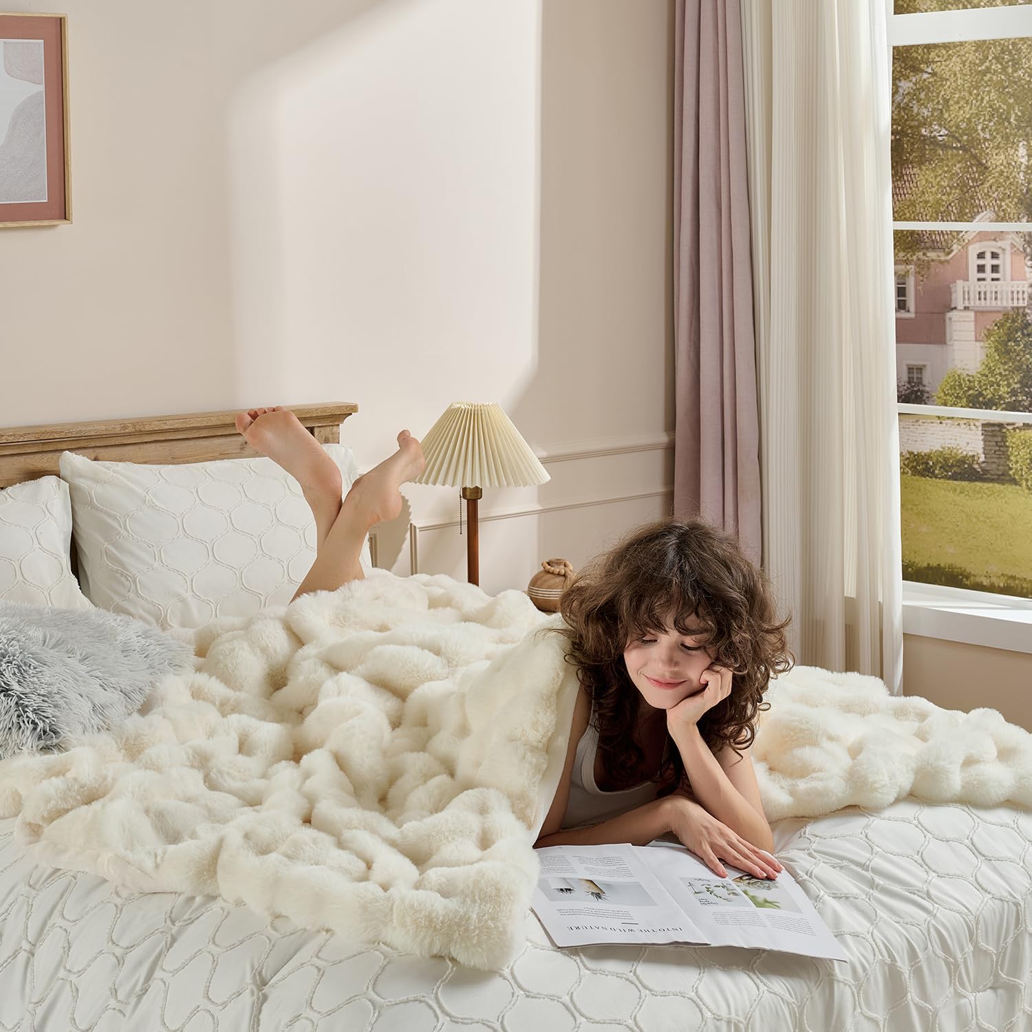 Wajade Fluffy Faux Fur Throw Blanket for Couch Bed 50x60, Luxury Soft Thick Fuzzy Plush Bubble Blanket, Warm Cozy Blanket for Sofa Chair, Ivory White