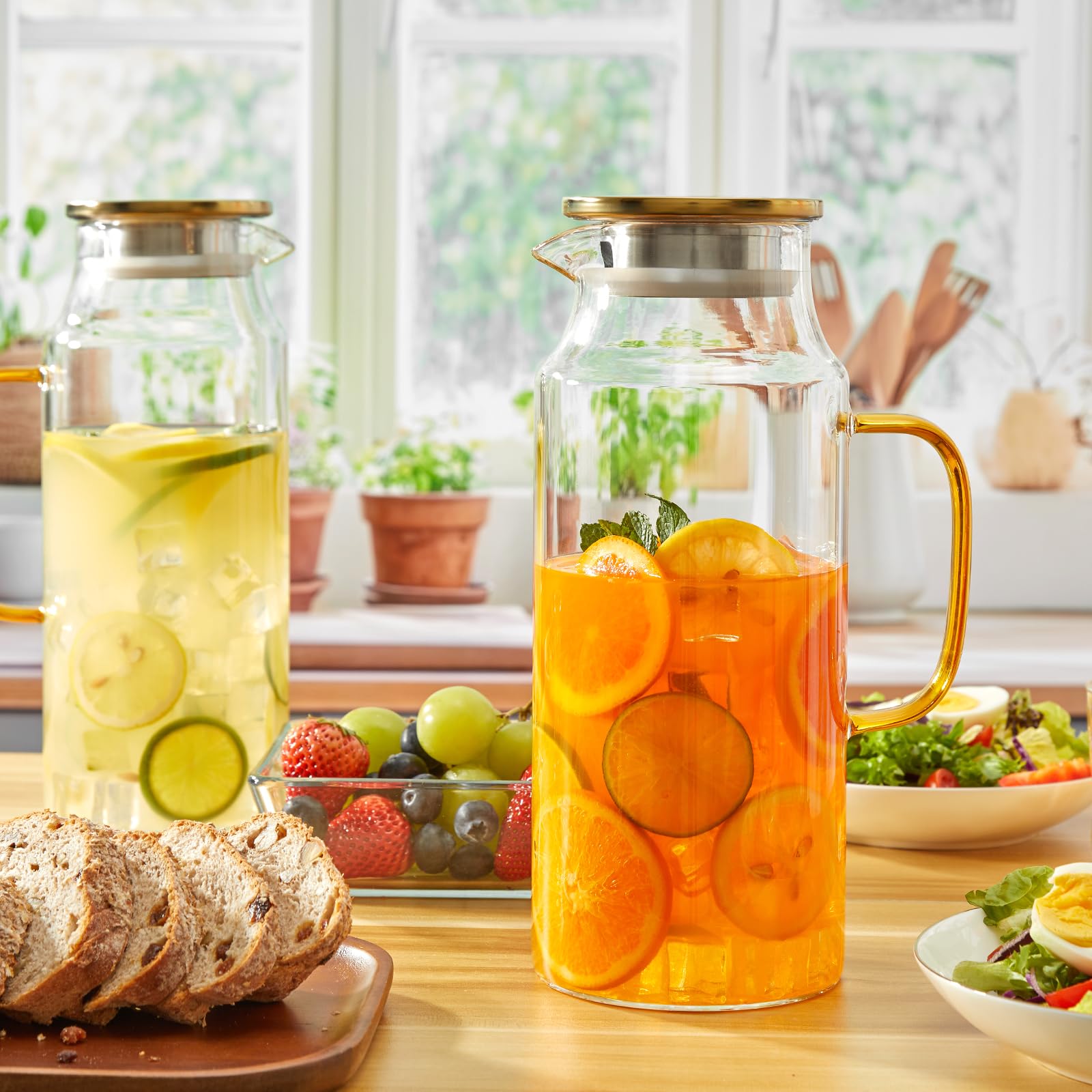 Lot de 2 pichets en verre de 2 litres avec couvercle et bec verseur, carafe à eau en verre pour réfrigérateur, carafe en verre pour eau chaude/froide, grande carafe pour thé glacé, café, jus et