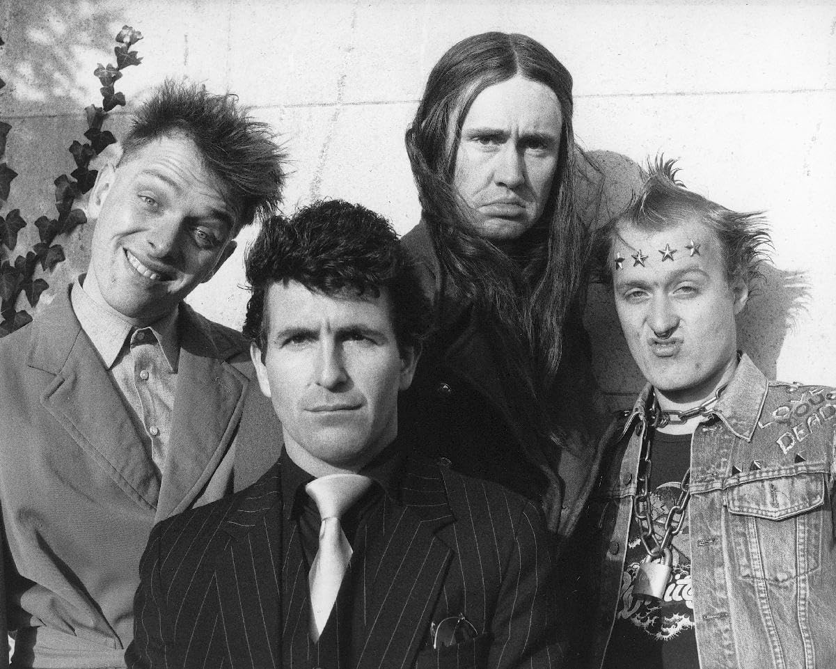 Worldphotographs The Young Ones (Tv) Ade Adrian Edmonson, Chris Ryan, Christopher Ryan, Nigel Planer, Rik Mayall 10X8 Photo
