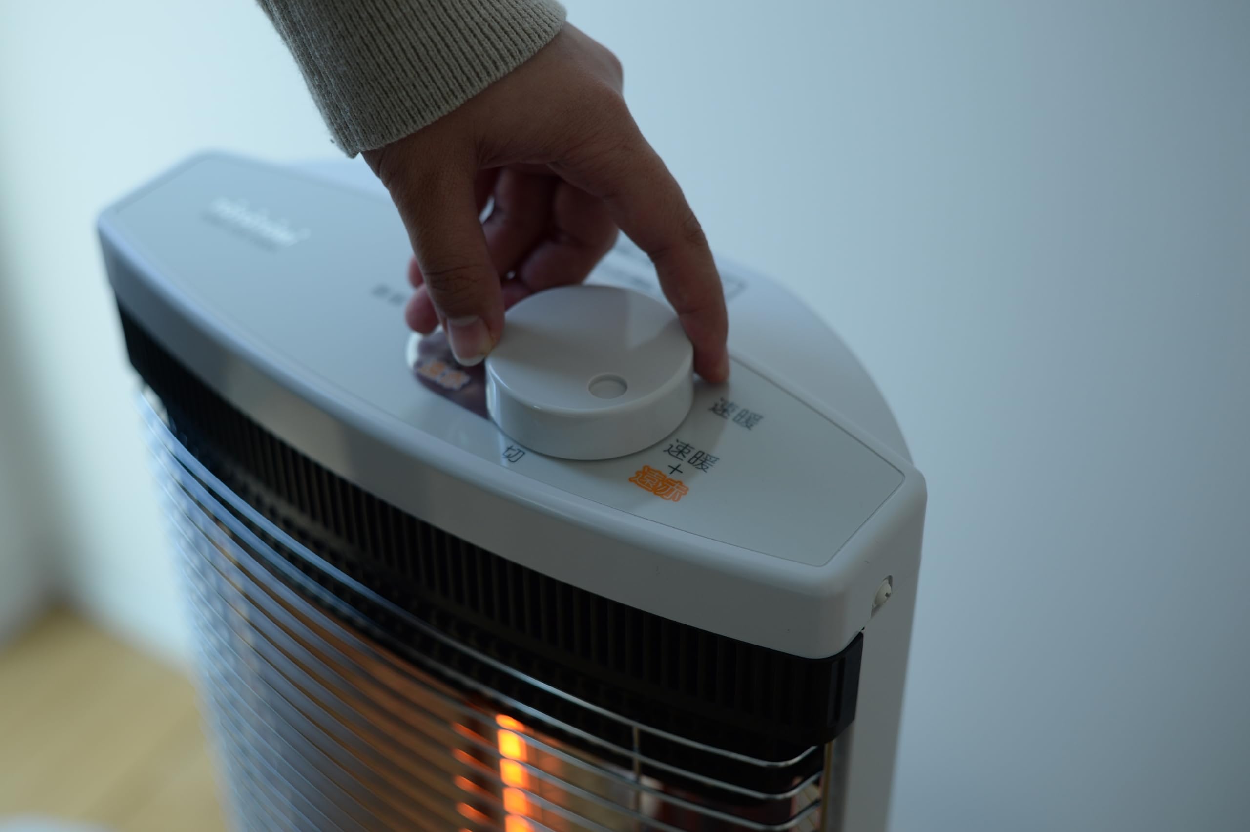 Amazon | トヨトミ 速暖遠赤外線電気ヒーター カーボンヒーター シーズ