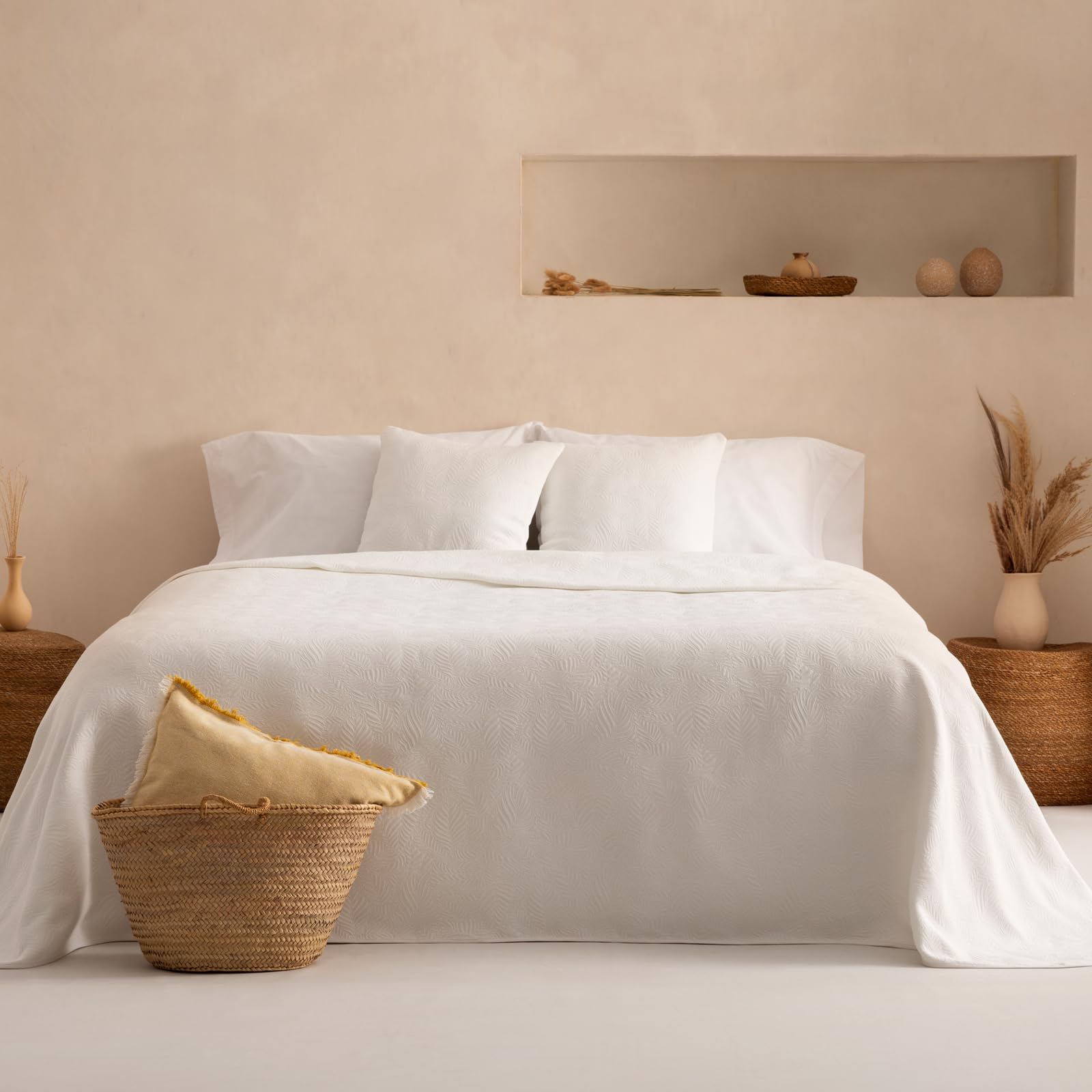 GAMUSI Colcha Moderna Cama 180 cm Ligera Entretiempo Primavera Verano Lisa Floral Jacquard algodón Transpirable, 270x270 cm, Color Blanco