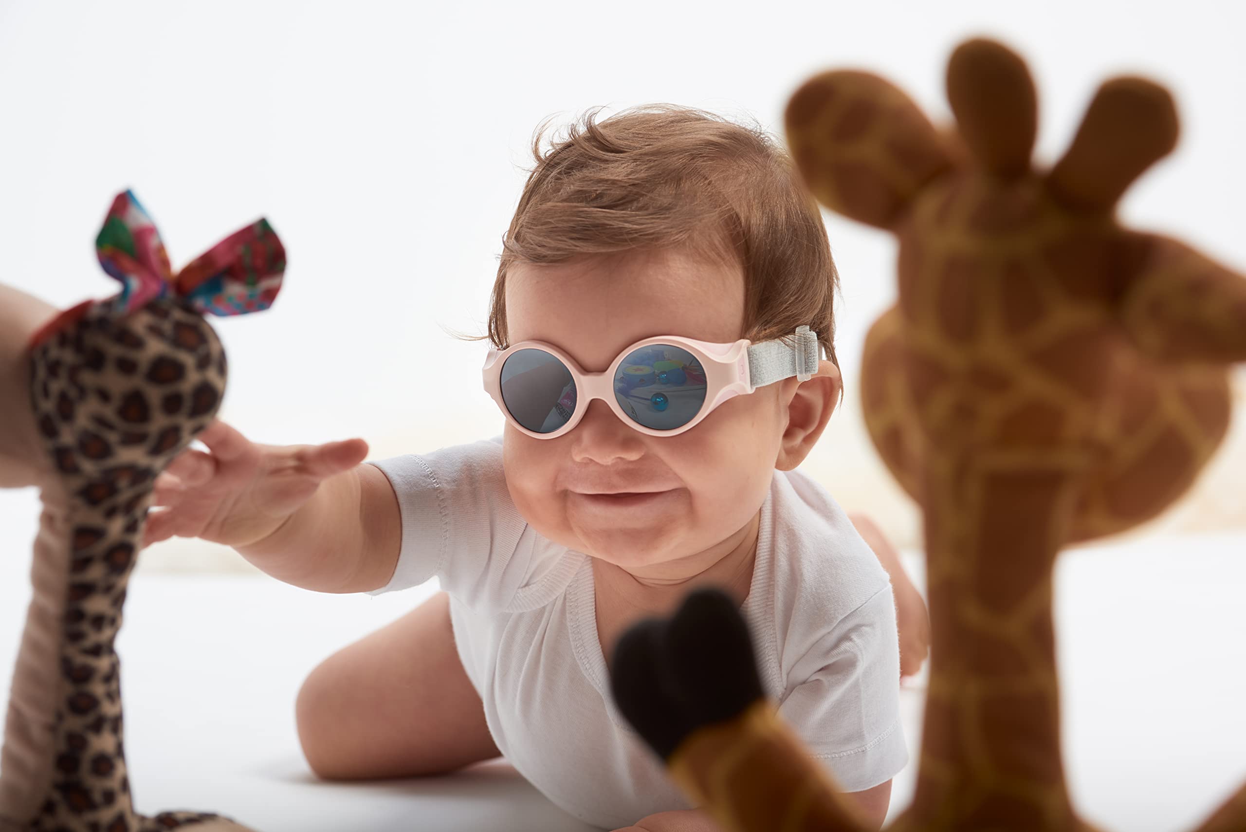 Béaba, Lunettes de soleil pour bébé 0-9 mois, Protection 100% UV - CAT 4, Protection Latérale, Confort Optimal, Bandeau élastique ajustable, Rose dragée