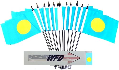 Miniatura 121 de Banderas de escritorio de Nicaragua, paquete de 12 banderas pequeñas de poliéster de 4 x 6 pulgadas en miniatura para mesa de oficina, pequeñas