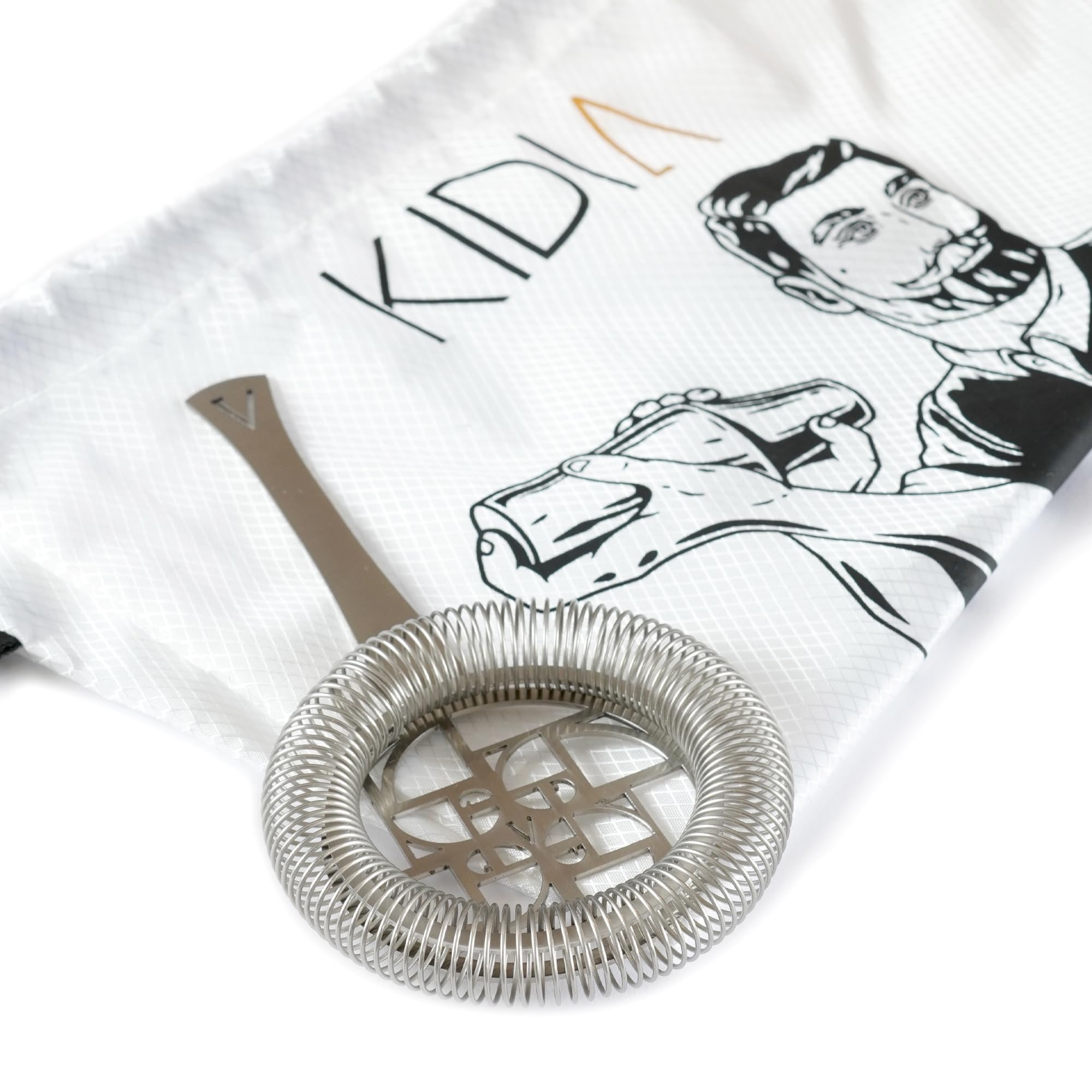 Kidia Strainer Geometric Lines – Colador Hawthorne de Acero Inoxidable 304 – Diseño Ergonómico para Throwing – Filtrado Preciso de Cócteles – Made in Italy con Mochila Barman
